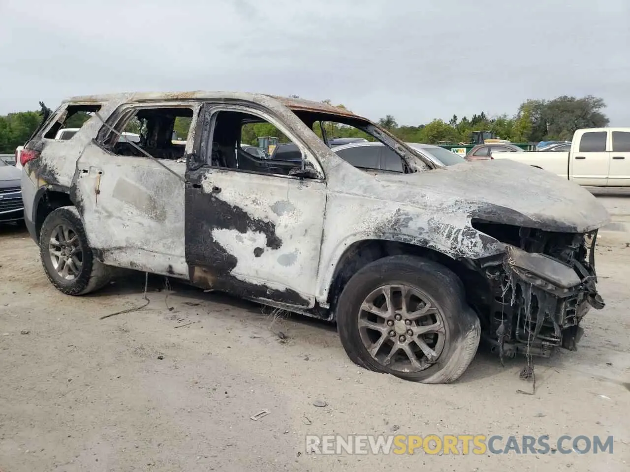 4 Photograph of a damaged car 1GNERFKW9LJ184862 CHEVROLET TRAVERSE 2020