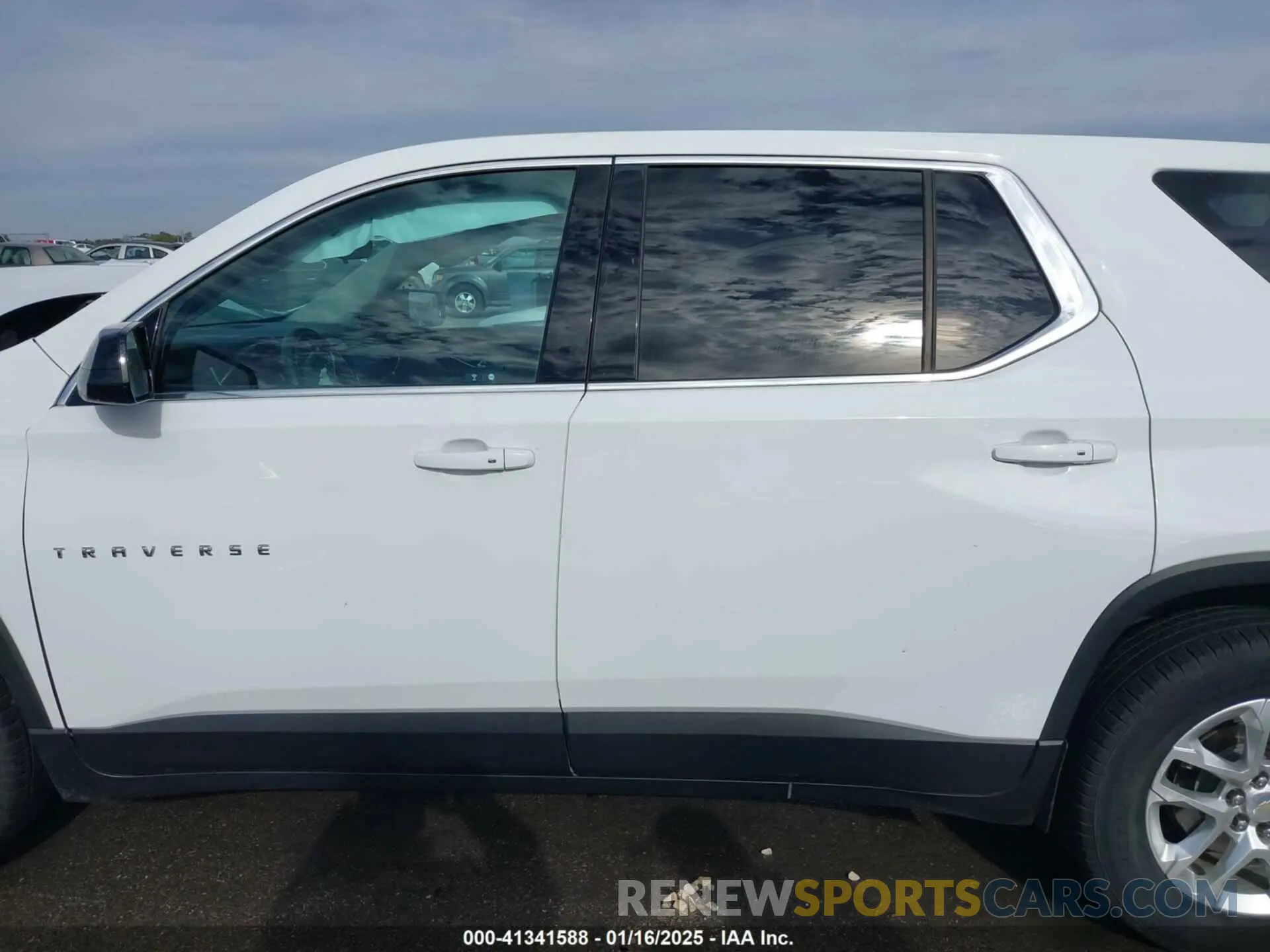 15 Photograph of a damaged car 1GNERFKW9LJ233686 CHEVROLET TRAVERSE 2020