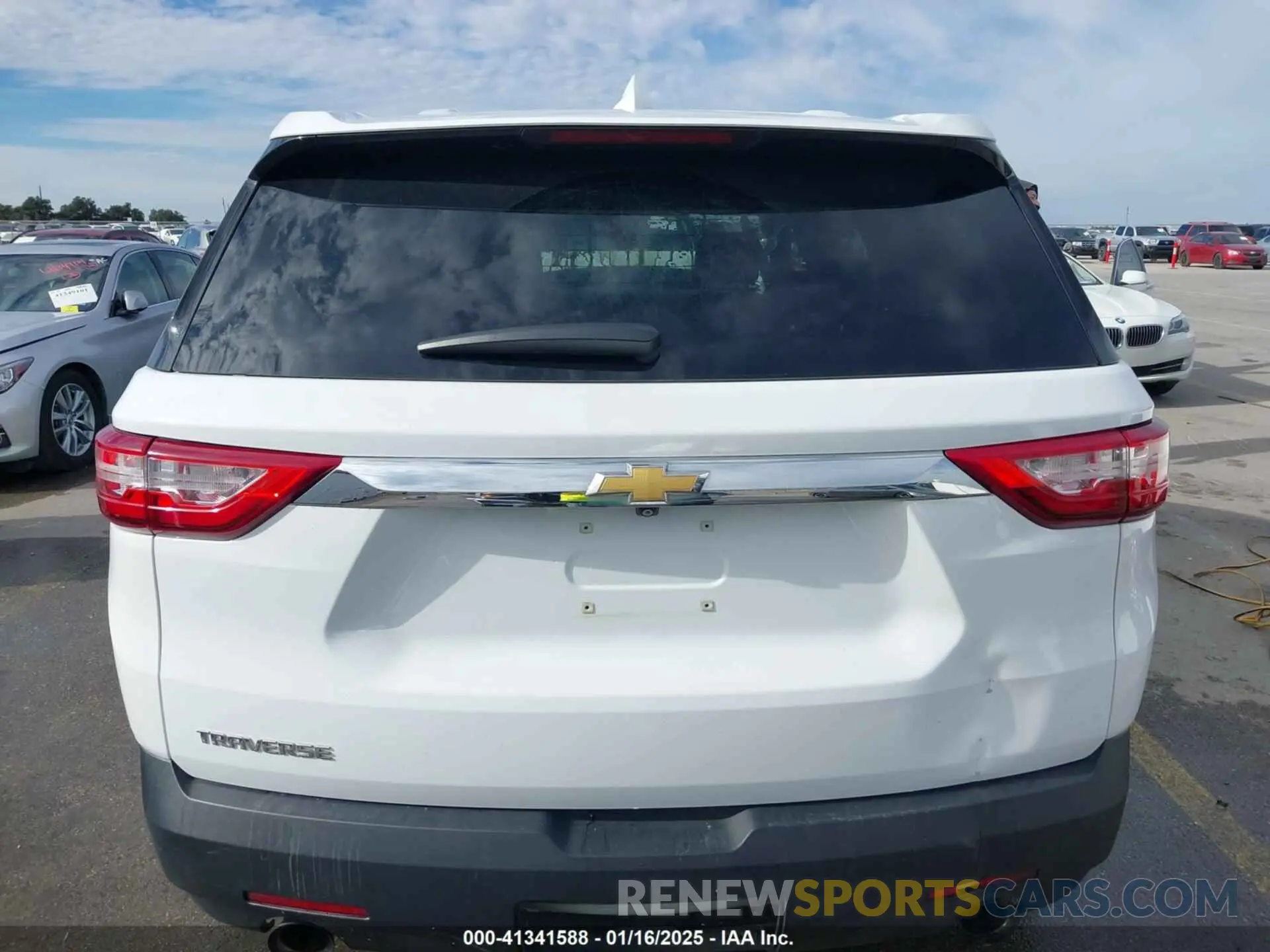 17 Photograph of a damaged car 1GNERFKW9LJ233686 CHEVROLET TRAVERSE 2020
