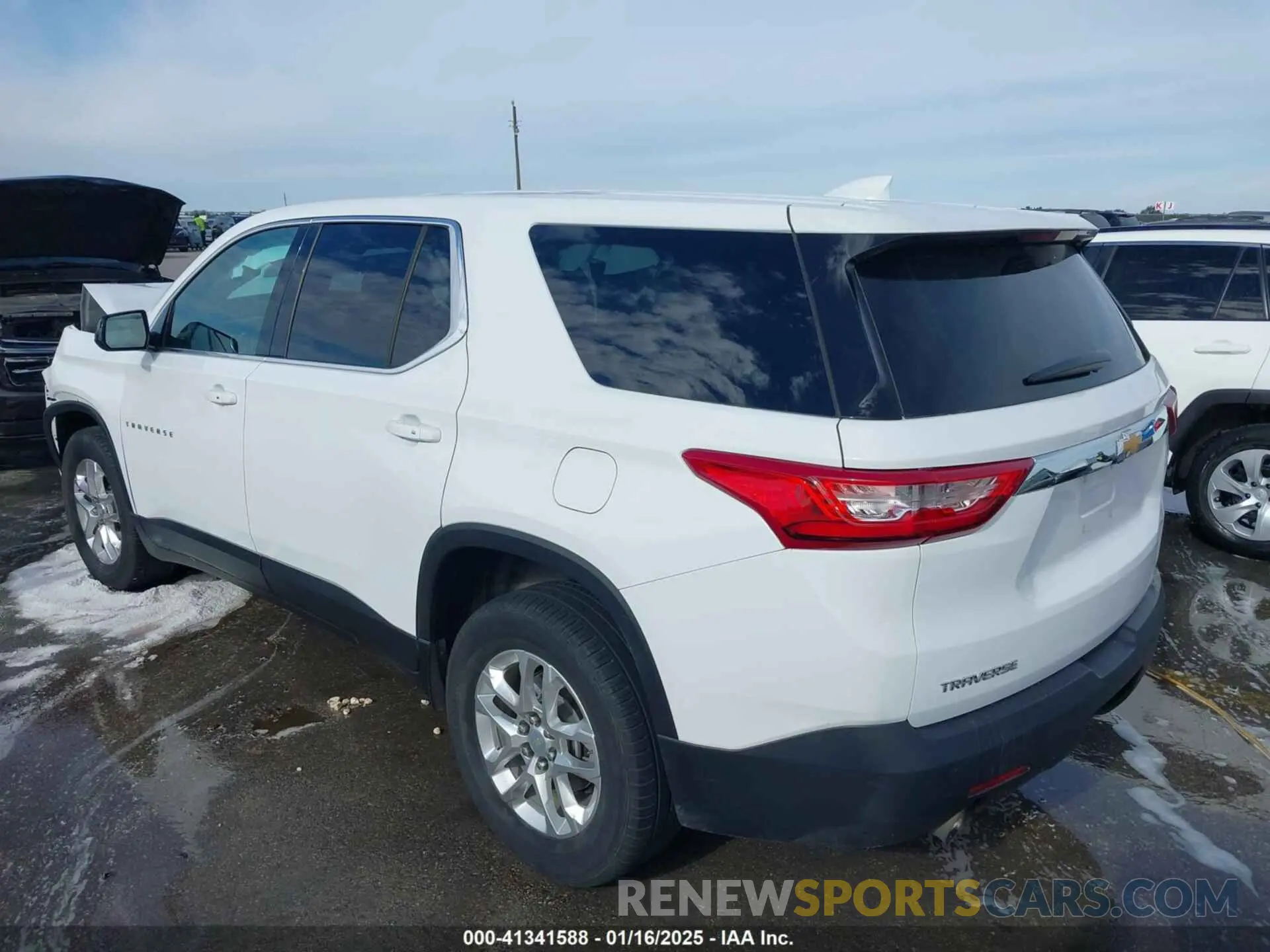 3 Photograph of a damaged car 1GNERFKW9LJ233686 CHEVROLET TRAVERSE 2020