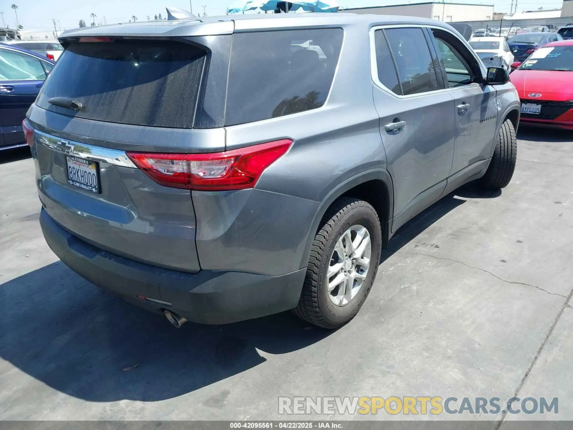 4 Photograph of a damaged car 1GNERFKW9LJ248110 CHEVROLET TRAVERSE 2020