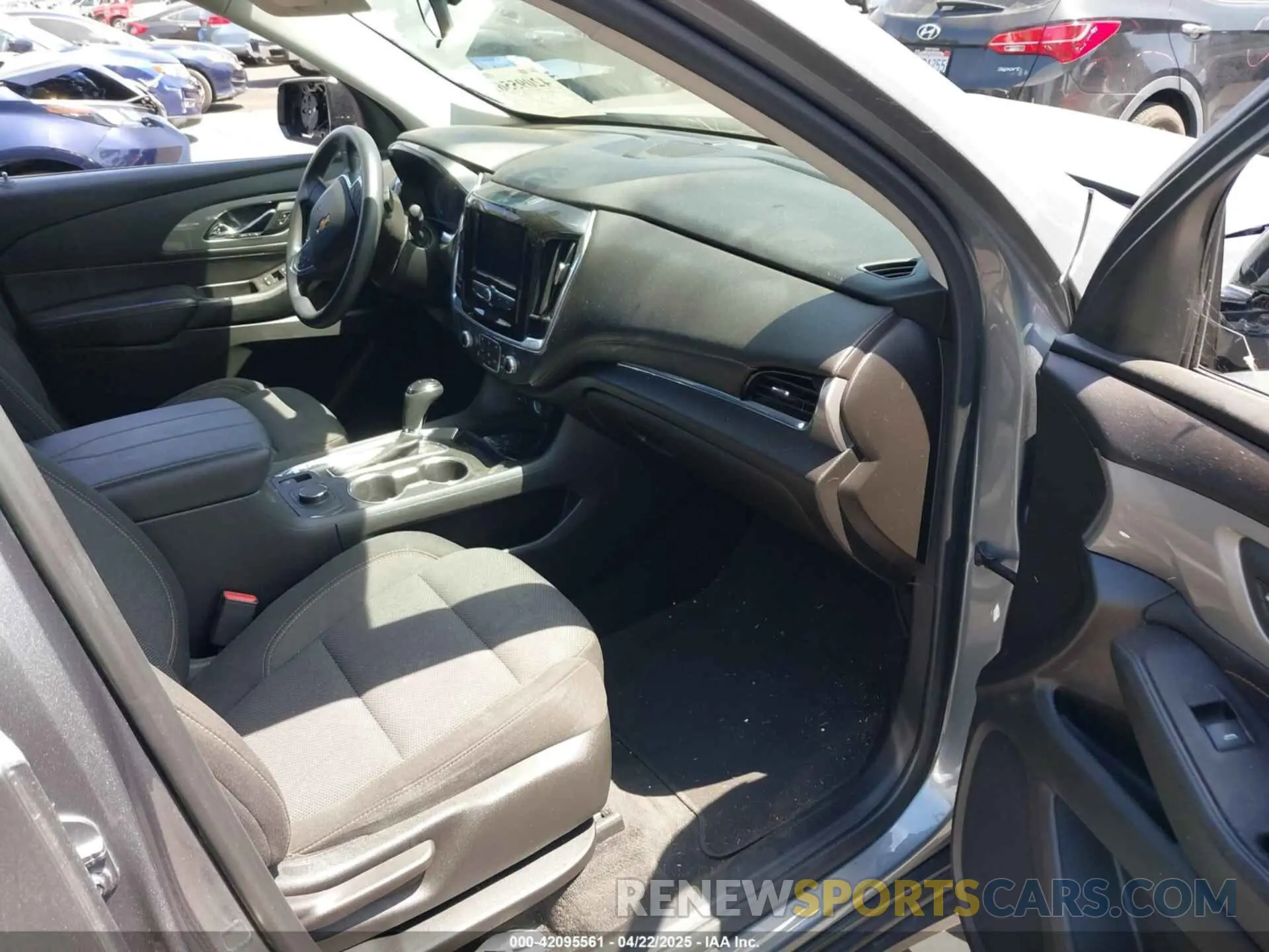 5 Photograph of a damaged car 1GNERFKW9LJ248110 CHEVROLET TRAVERSE 2020