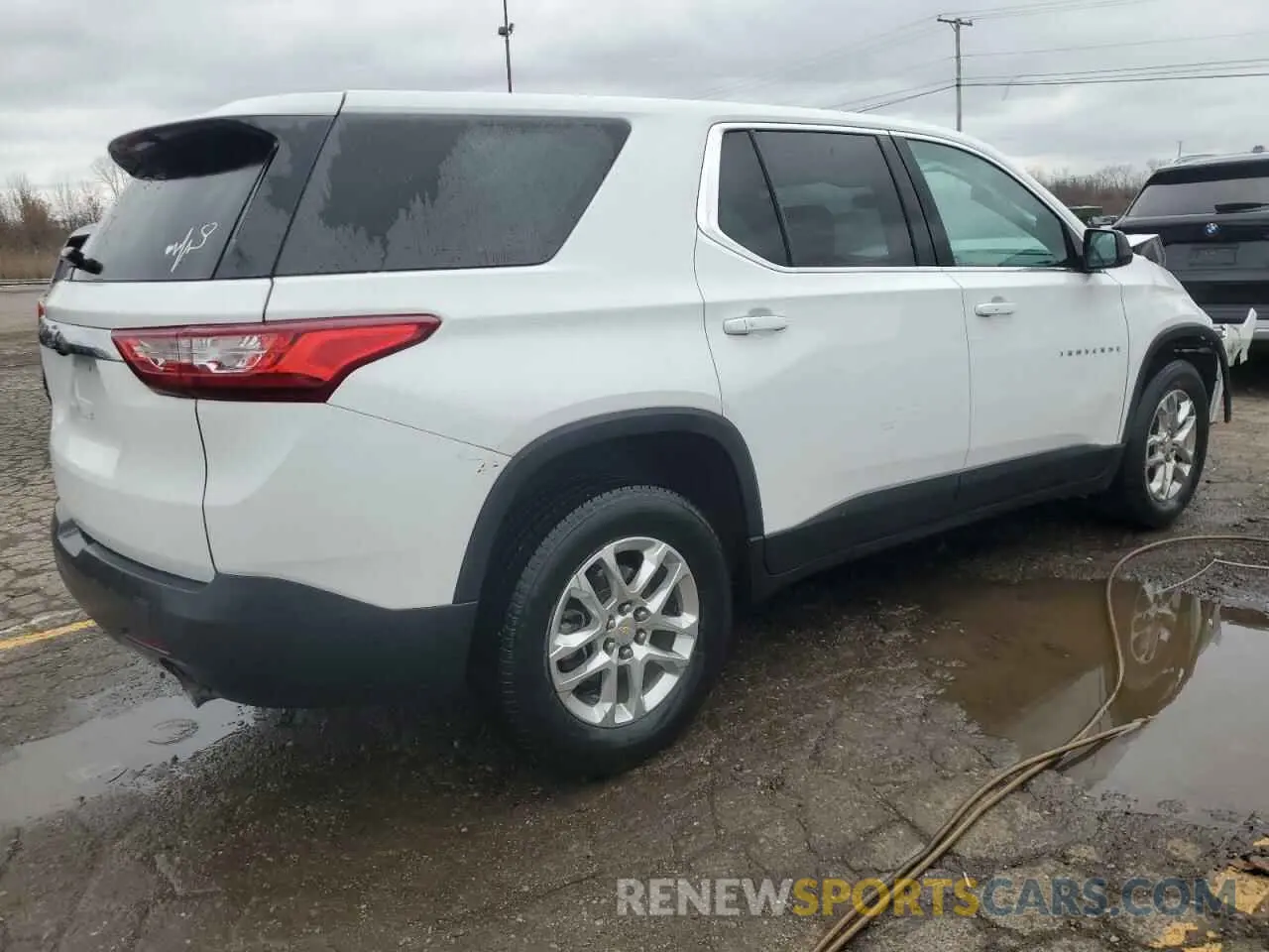 3 Photograph of a damaged car 1GNERFKW9LJ261004 CHEVROLET TRAVERSE 2020