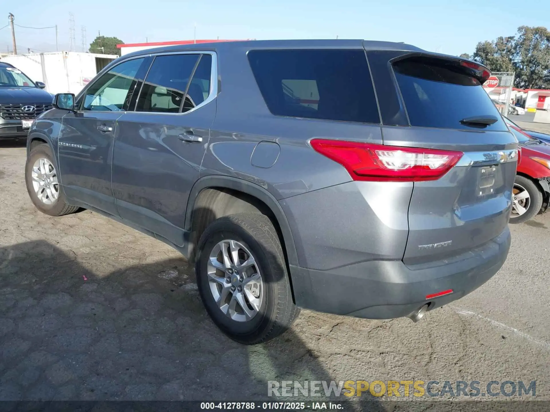3 Photograph of a damaged car 1GNERFKW9LJ307723 CHEVROLET TRAVERSE 2020