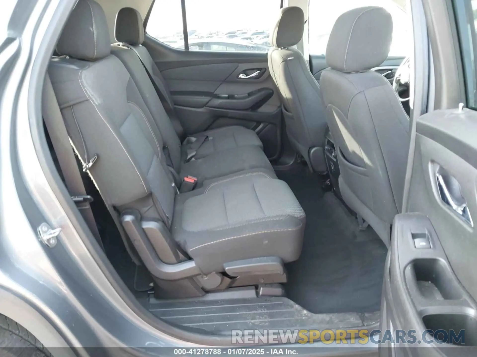 8 Photograph of a damaged car 1GNERFKW9LJ307723 CHEVROLET TRAVERSE 2020