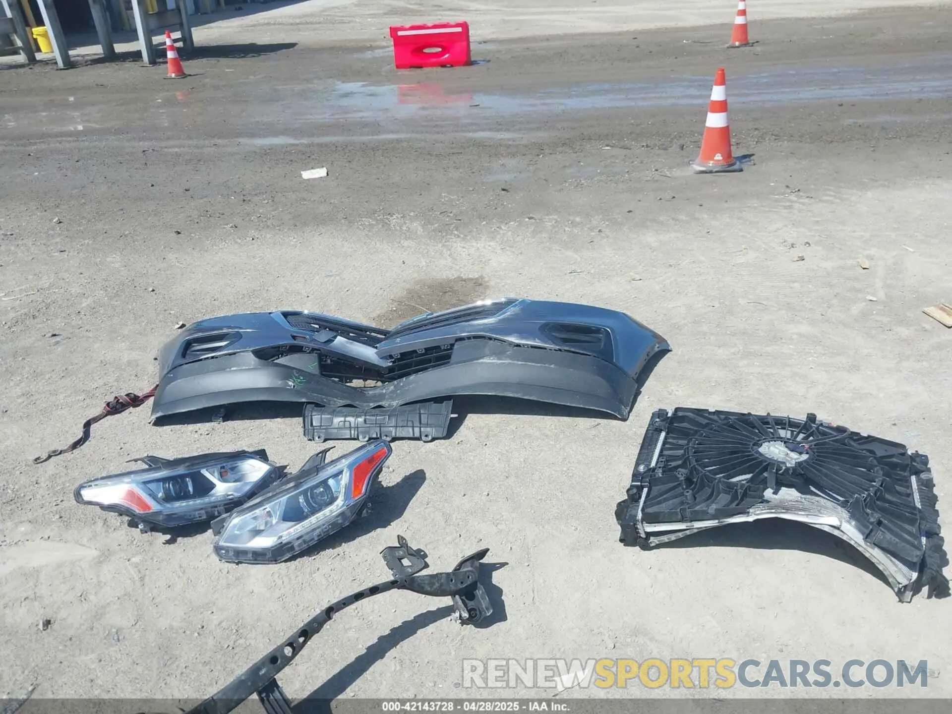 12 Photograph of a damaged car 1GNERFKW9LJ309827 CHEVROLET TRAVERSE 2020