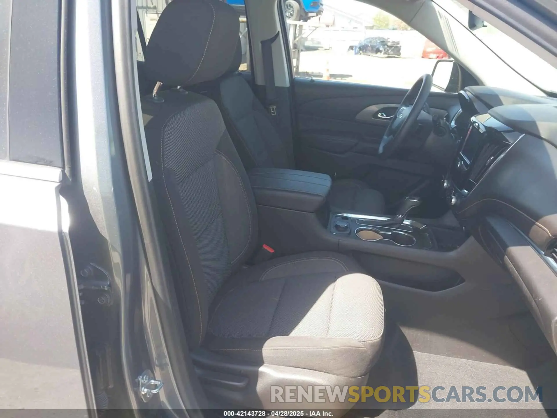 5 Photograph of a damaged car 1GNERFKW9LJ309827 CHEVROLET TRAVERSE 2020