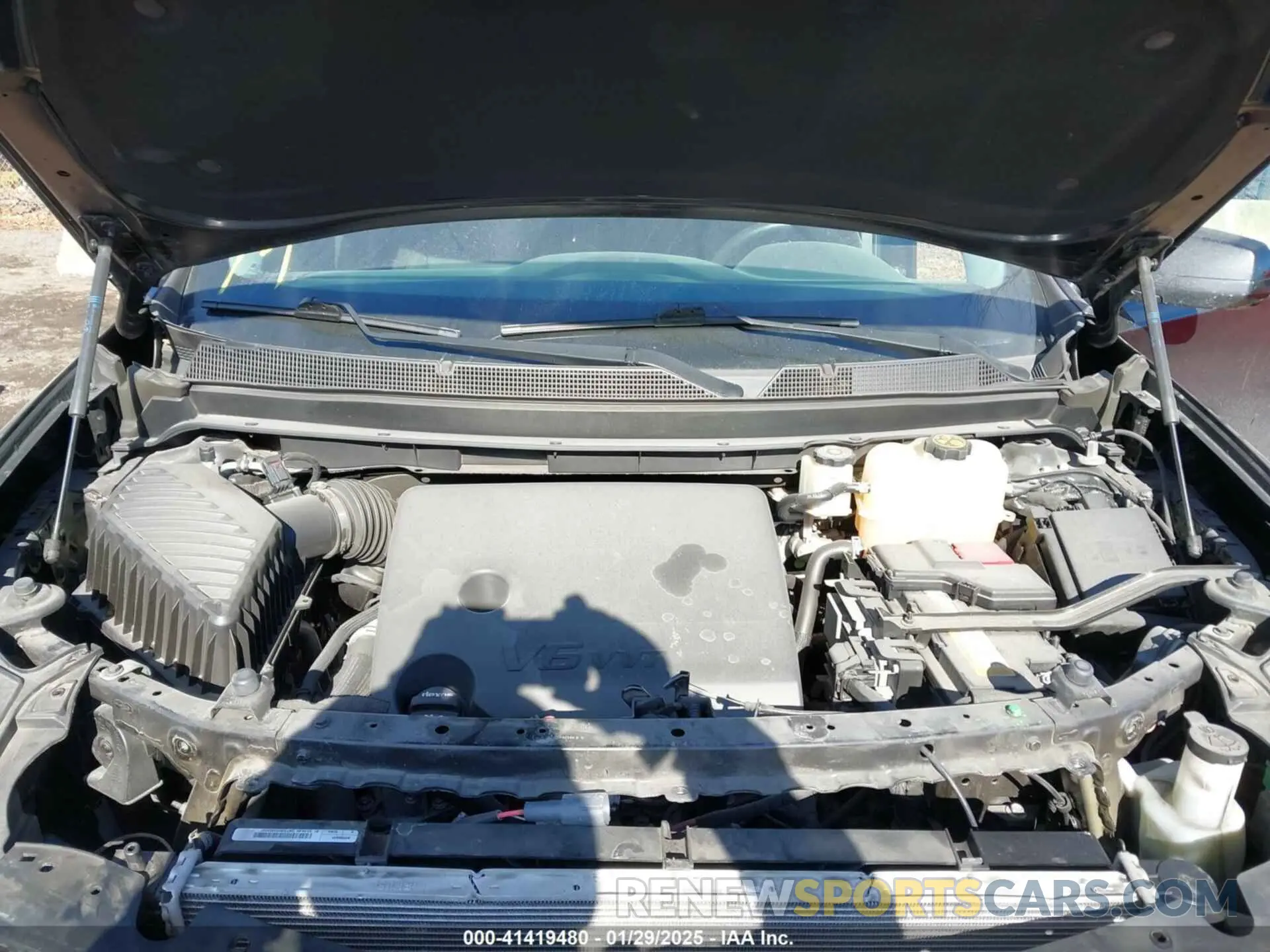 10 Photograph of a damaged car 1GNERFKWXLJ100712 CHEVROLET TRAVERSE 2020