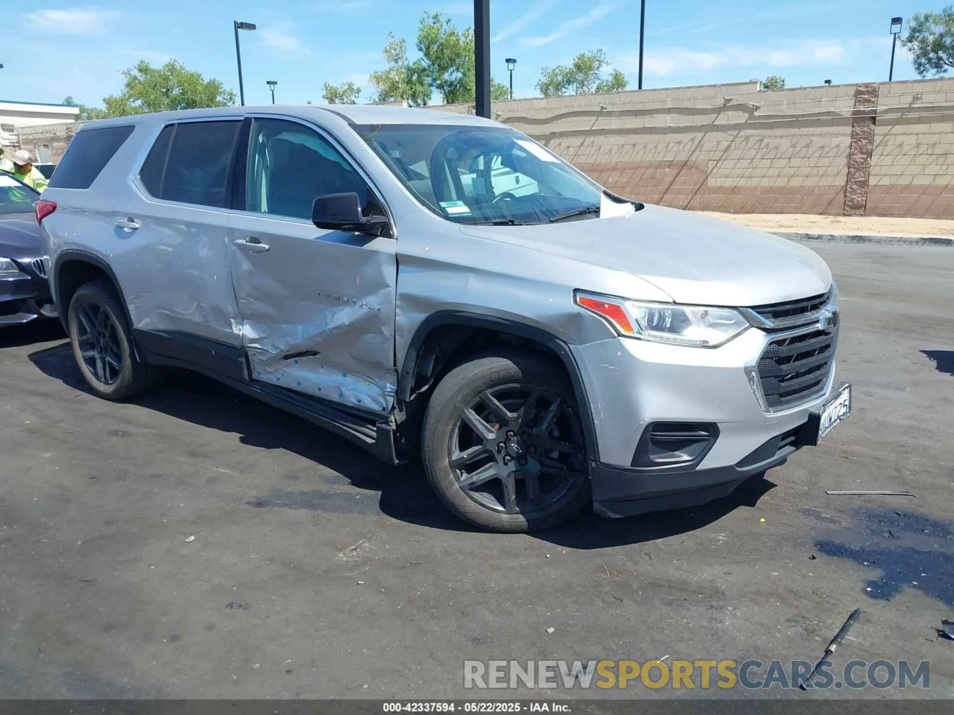 1 Photograph of a damaged car 1GNERFKWXLJ185261 CHEVROLET TRAVERSE 2020
