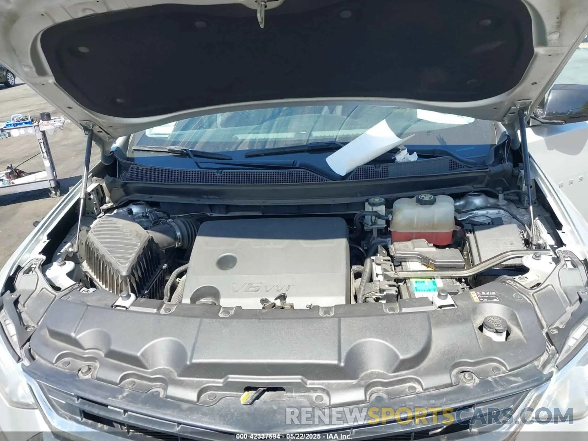10 Photograph of a damaged car 1GNERFKWXLJ185261 CHEVROLET TRAVERSE 2020