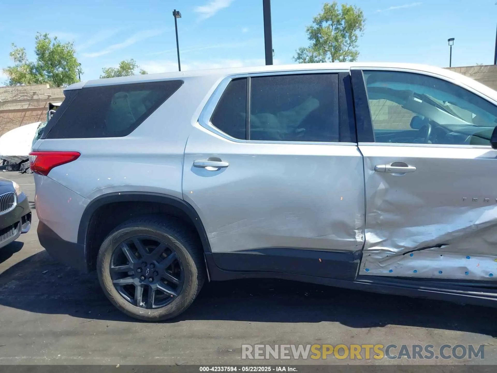 12 Photograph of a damaged car 1GNERFKWXLJ185261 CHEVROLET TRAVERSE 2020