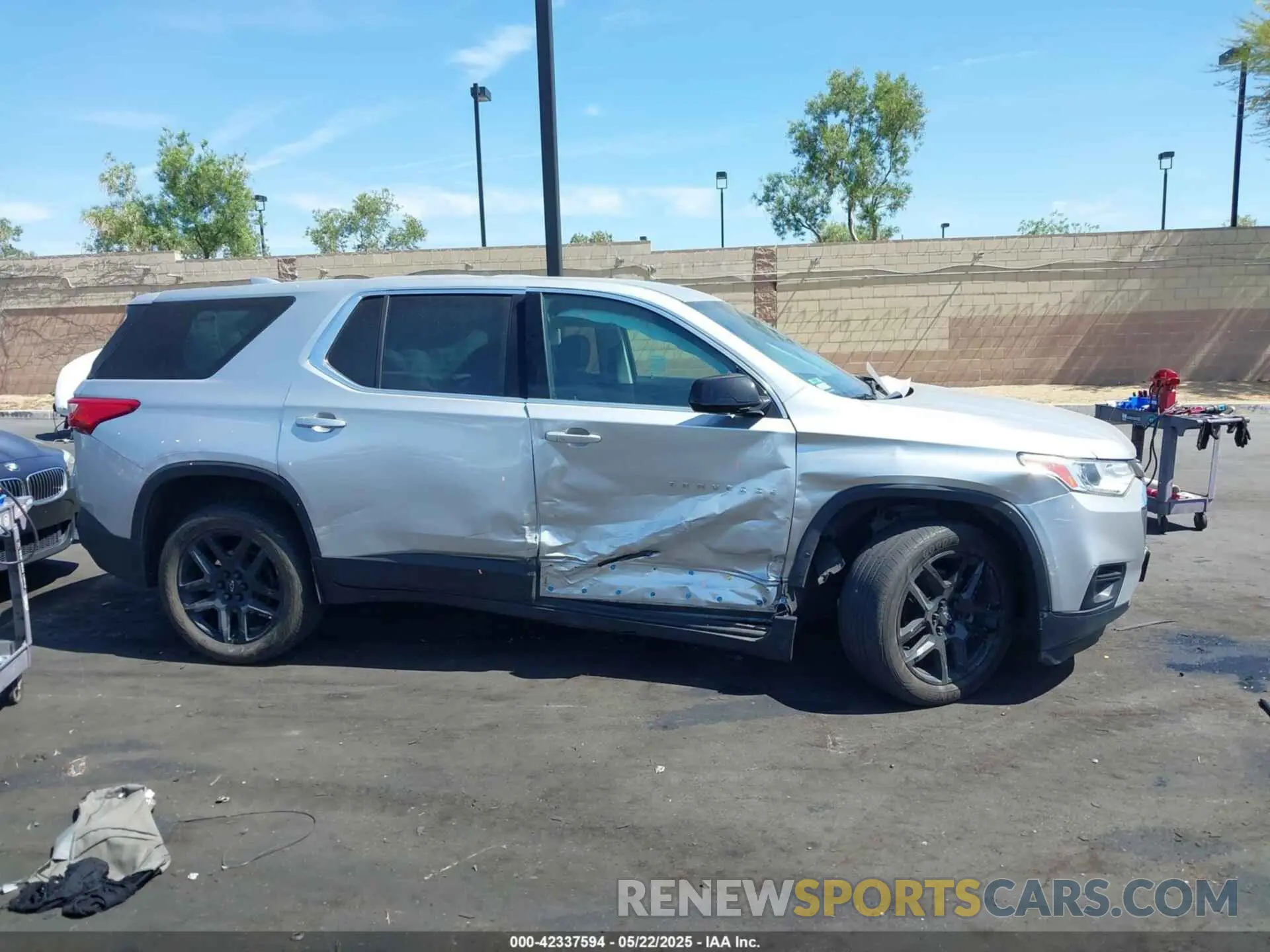 14 Photograph of a damaged car 1GNERFKWXLJ185261 CHEVROLET TRAVERSE 2020