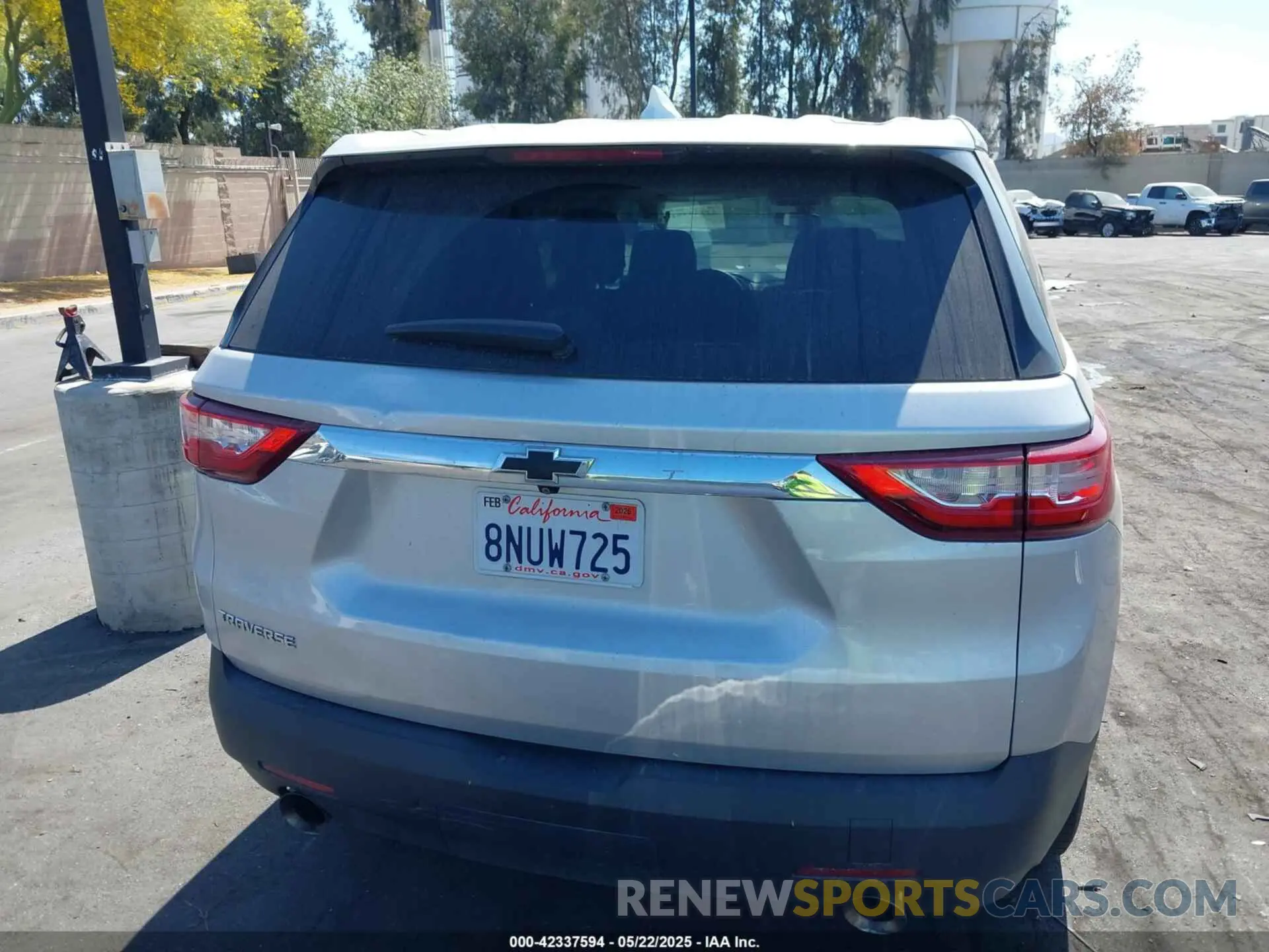 17 Photograph of a damaged car 1GNERFKWXLJ185261 CHEVROLET TRAVERSE 2020