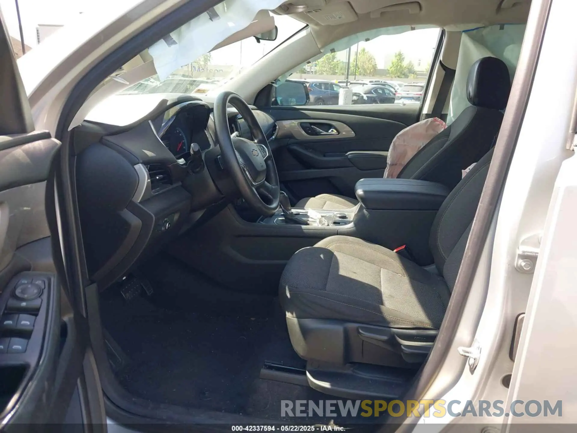 5 Photograph of a damaged car 1GNERFKWXLJ185261 CHEVROLET TRAVERSE 2020