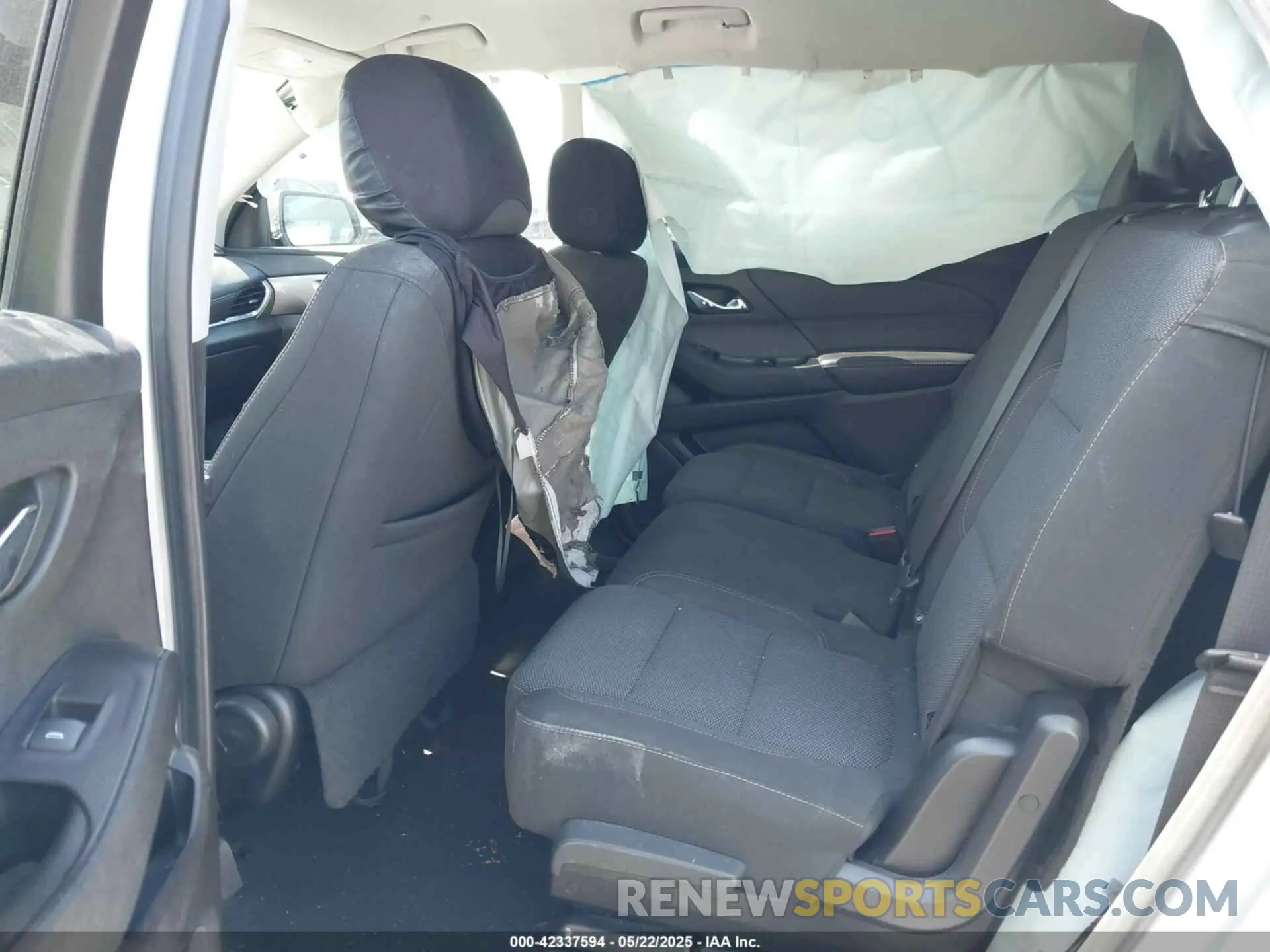 8 Photograph of a damaged car 1GNERFKWXLJ185261 CHEVROLET TRAVERSE 2020