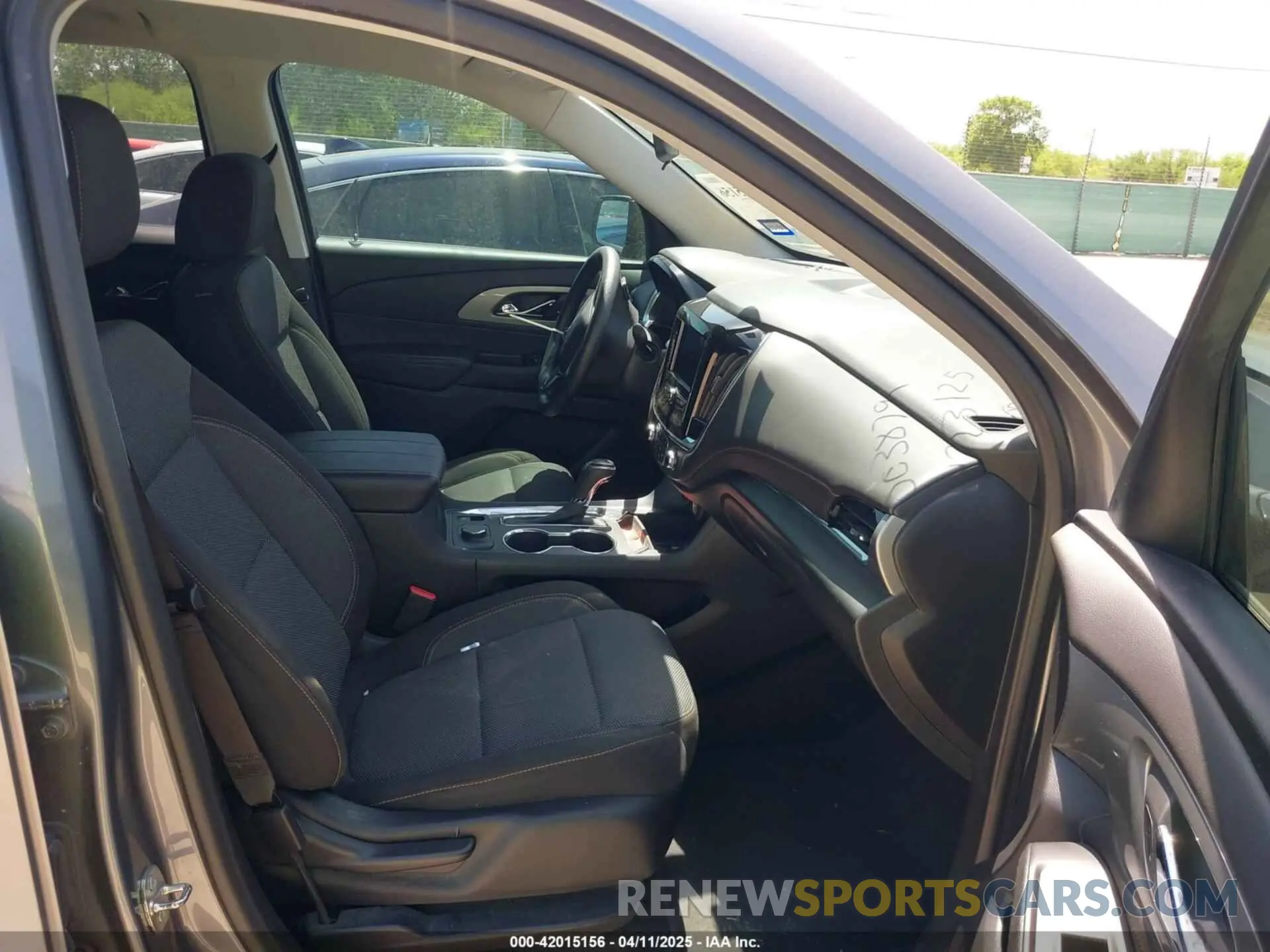 5 Photograph of a damaged car 1GNERFKWXLJ275364 CHEVROLET TRAVERSE 2020
