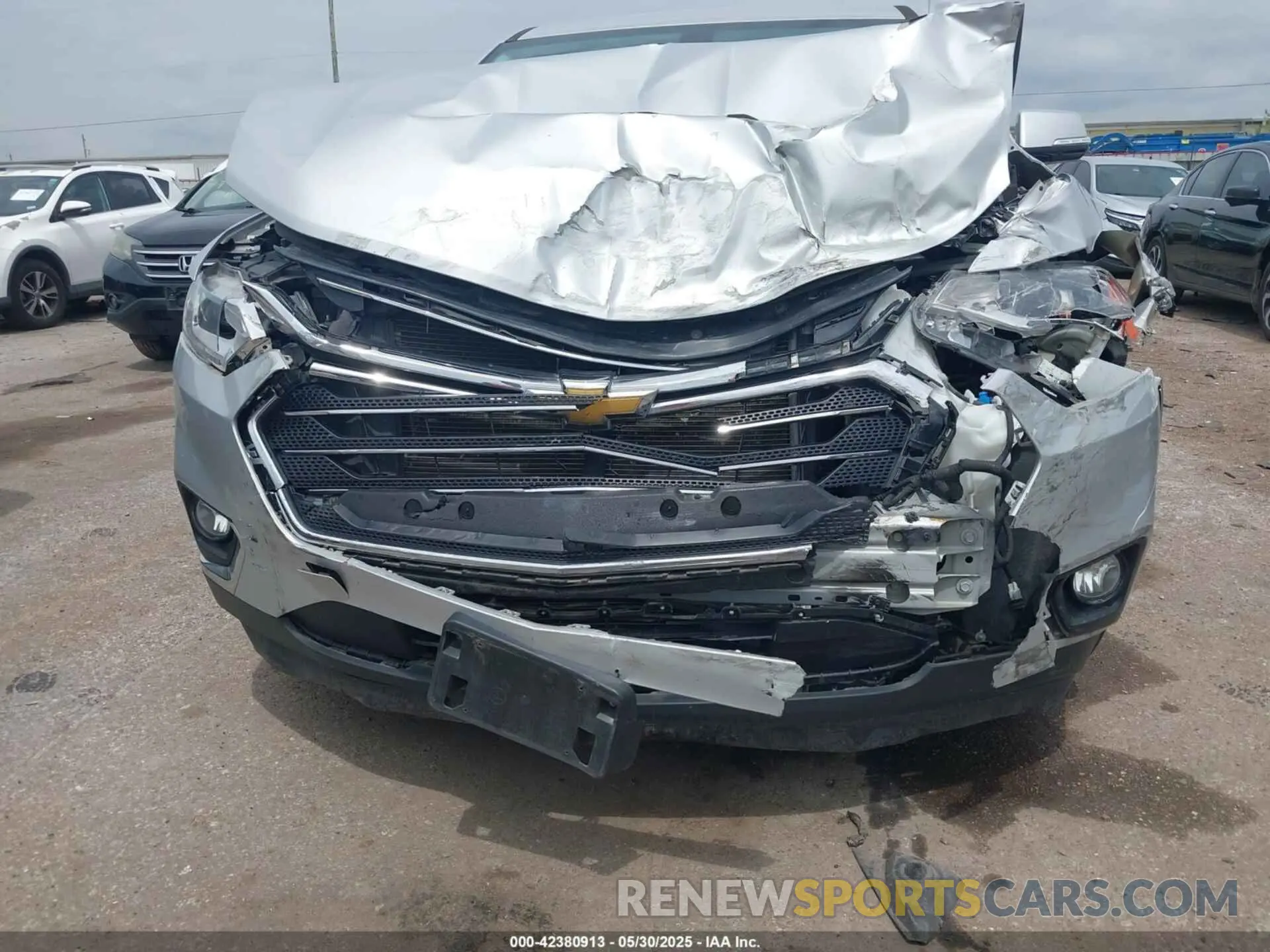 12 Photograph of a damaged car 1GNERGKW0LJ101728 CHEVROLET TRAVERSE 2020