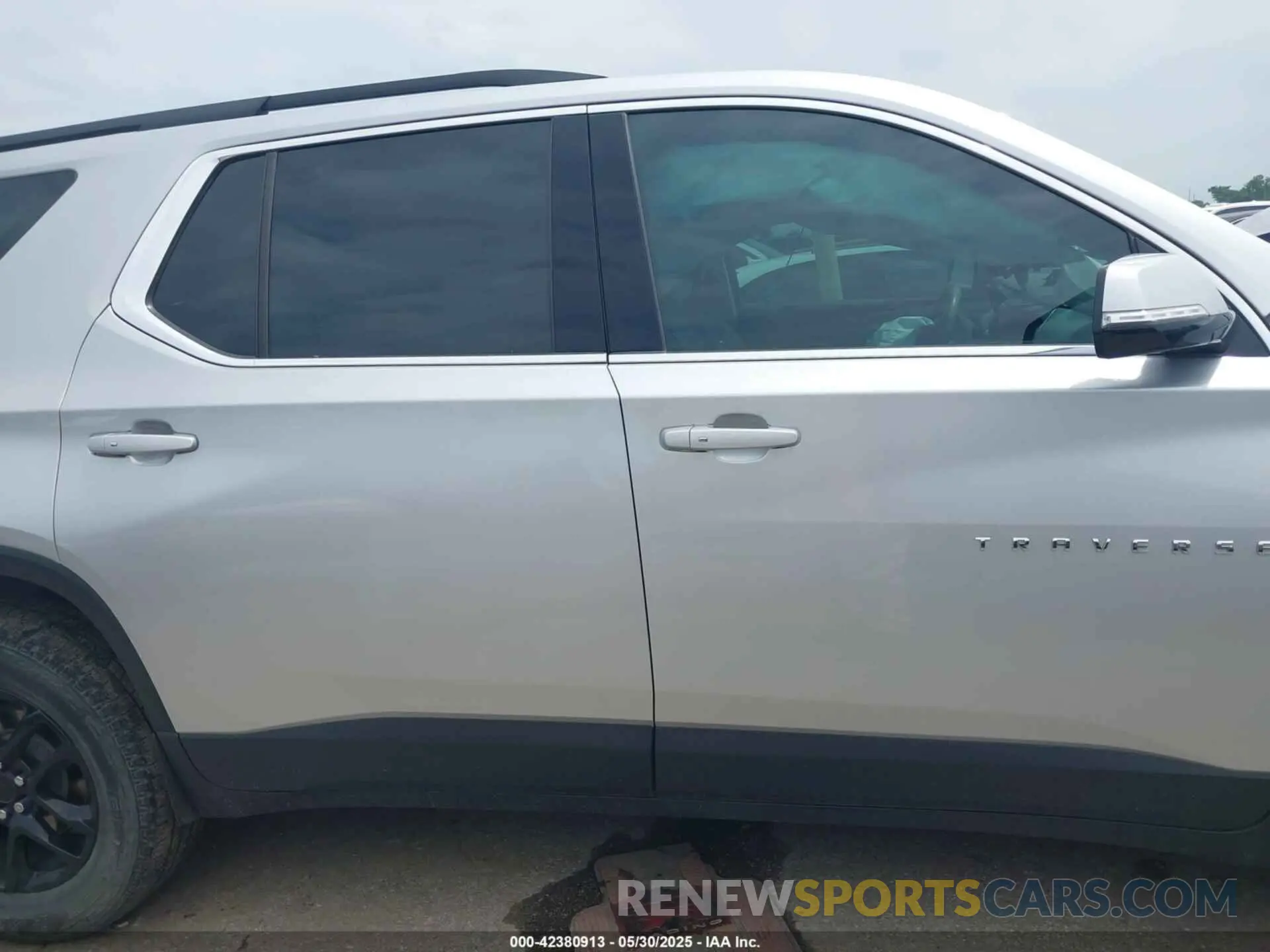 13 Photograph of a damaged car 1GNERGKW0LJ101728 CHEVROLET TRAVERSE 2020