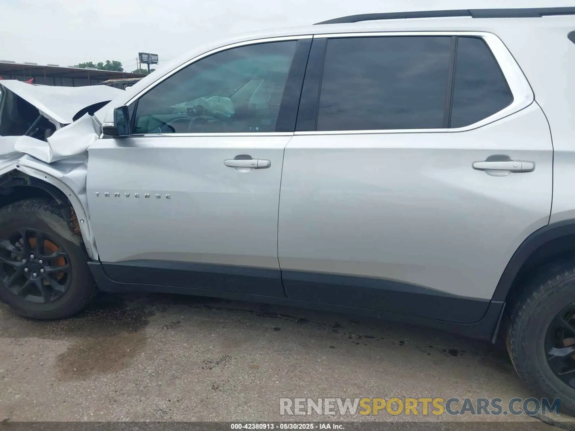 14 Photograph of a damaged car 1GNERGKW0LJ101728 CHEVROLET TRAVERSE 2020