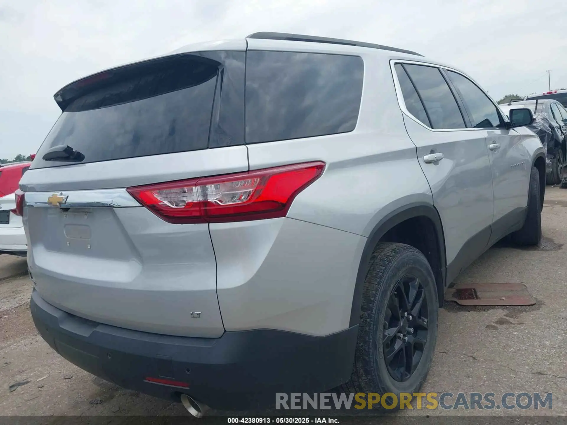 4 Photograph of a damaged car 1GNERGKW0LJ101728 CHEVROLET TRAVERSE 2020