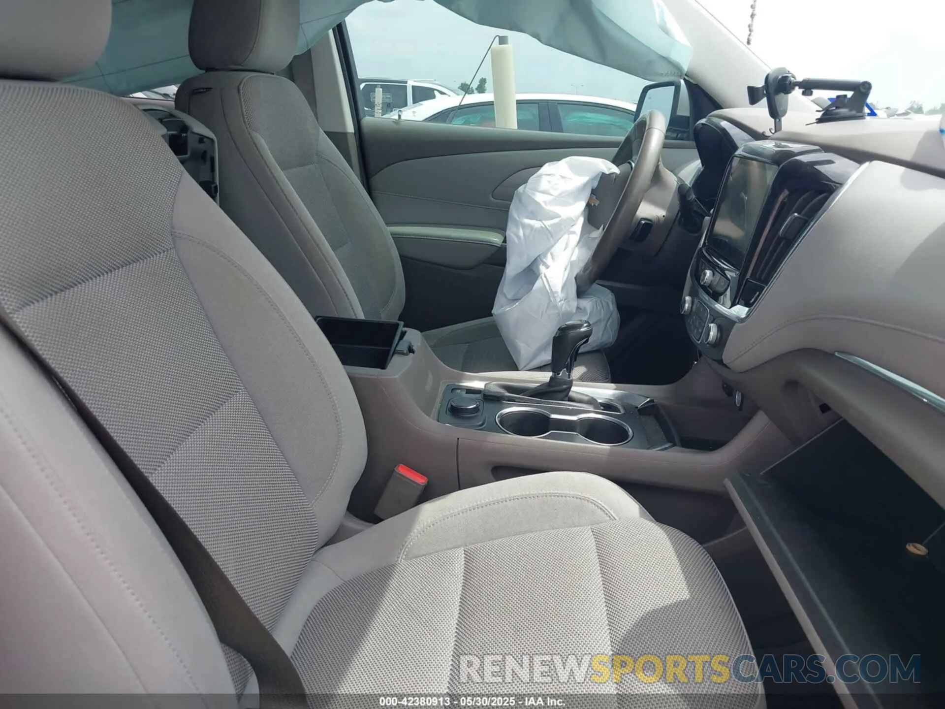 5 Photograph of a damaged car 1GNERGKW0LJ101728 CHEVROLET TRAVERSE 2020