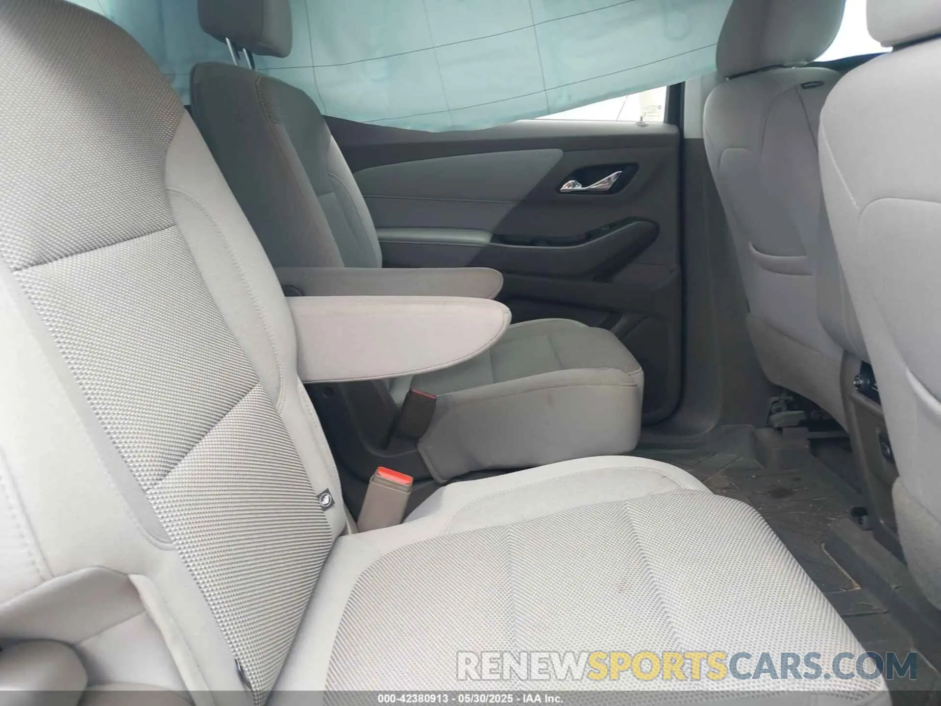 8 Photograph of a damaged car 1GNERGKW0LJ101728 CHEVROLET TRAVERSE 2020