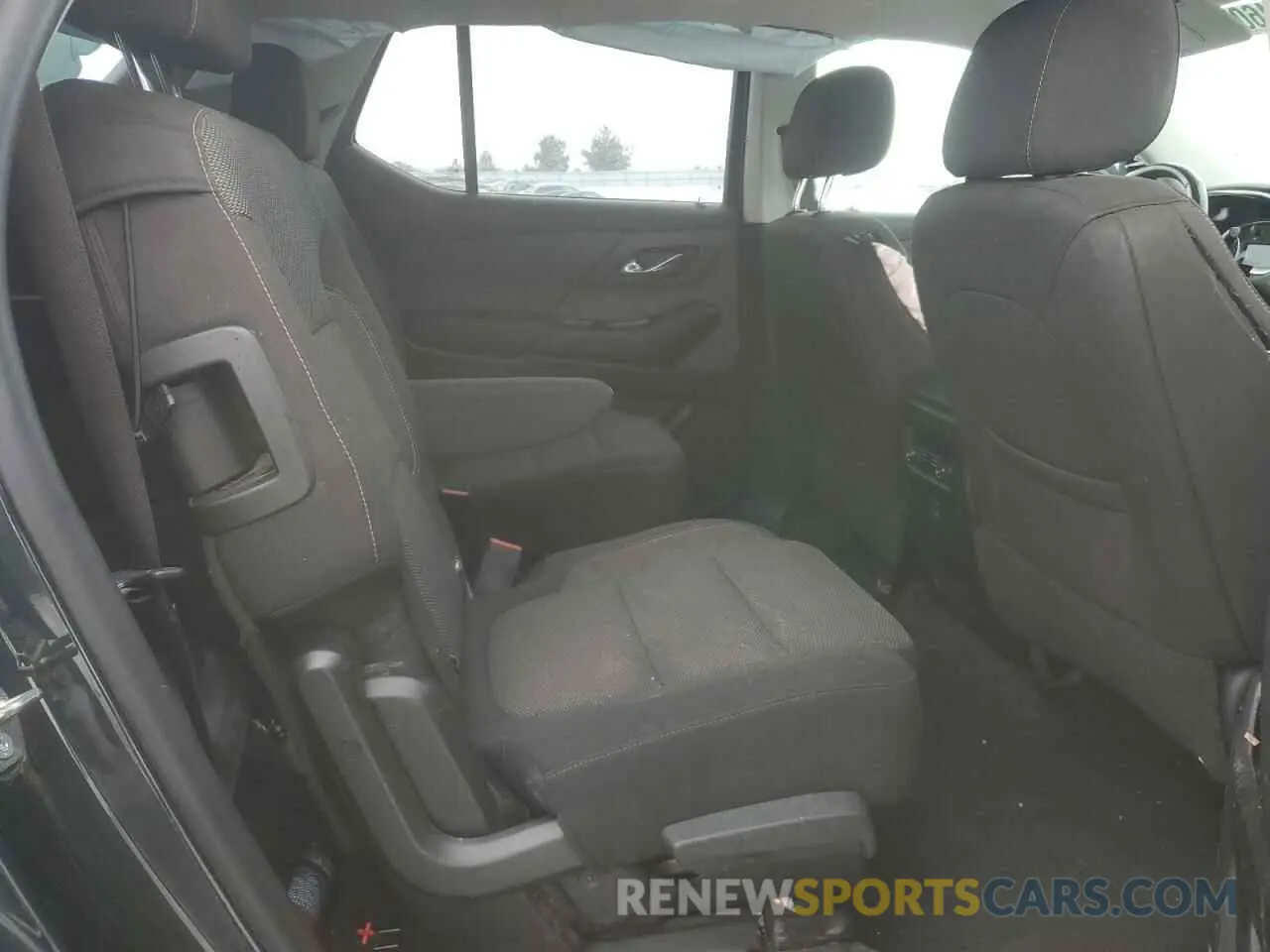 11 Photograph of a damaged car 1GNERGKW0LJ105908 CHEVROLET TRAVERSE 2020