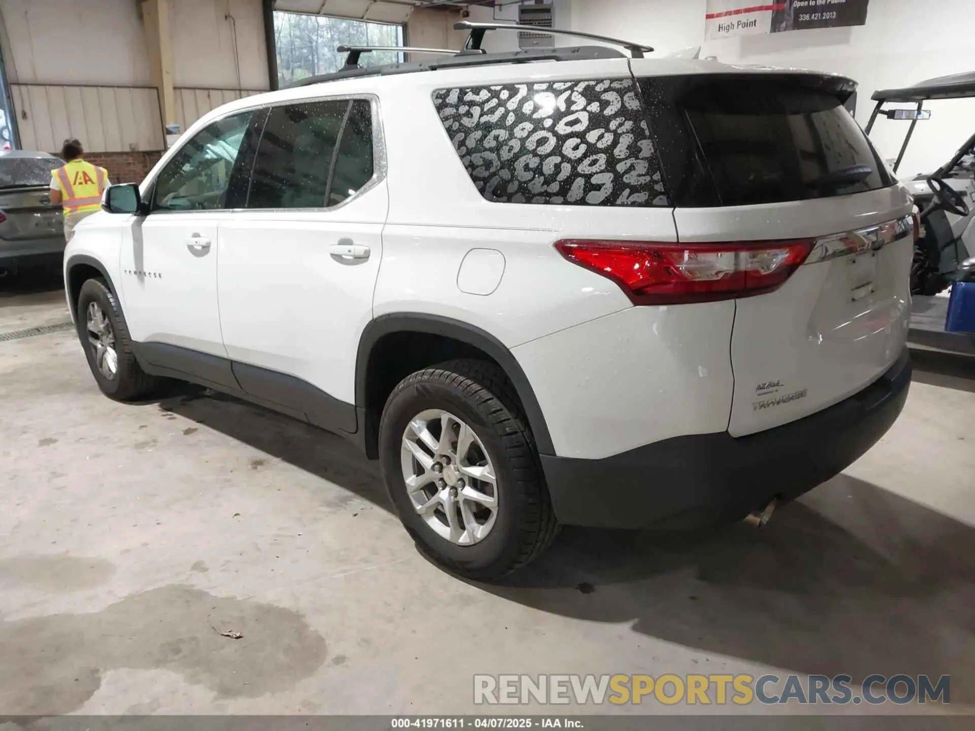 3 Photograph of a damaged car 1GNERGKW0LJ132610 CHEVROLET TRAVERSE 2020
