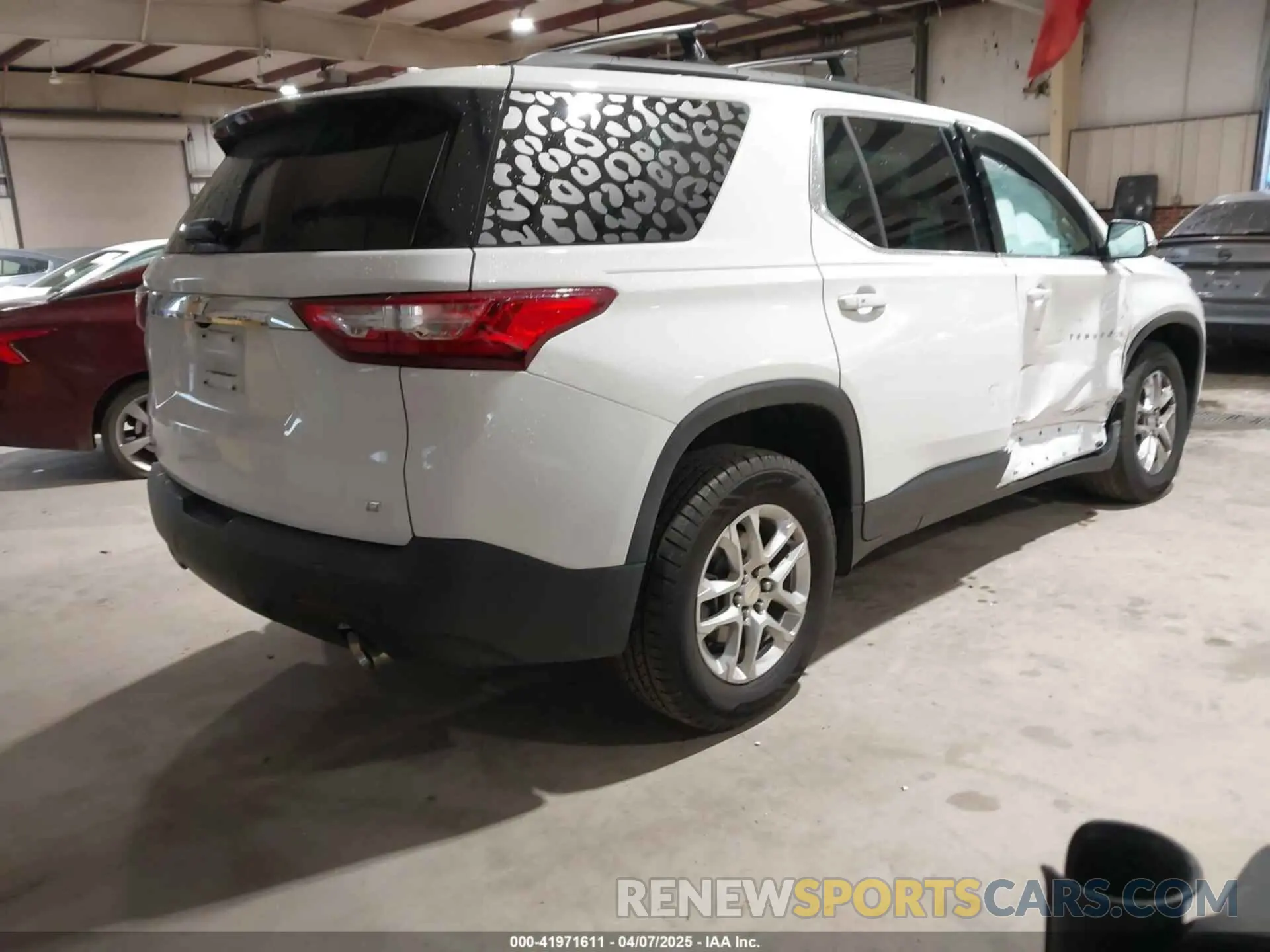 4 Photograph of a damaged car 1GNERGKW0LJ132610 CHEVROLET TRAVERSE 2020