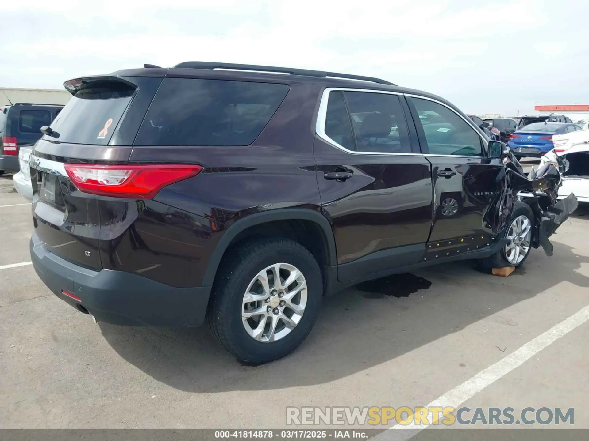 4 Photograph of a damaged car 1GNERGKW0LJ200372 CHEVROLET TRAVERSE 2020
