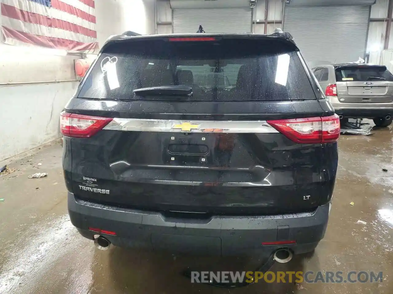 6 Photograph of a damaged car 1GNERGKW0LJ223361 CHEVROLET TRAVERSE 2020