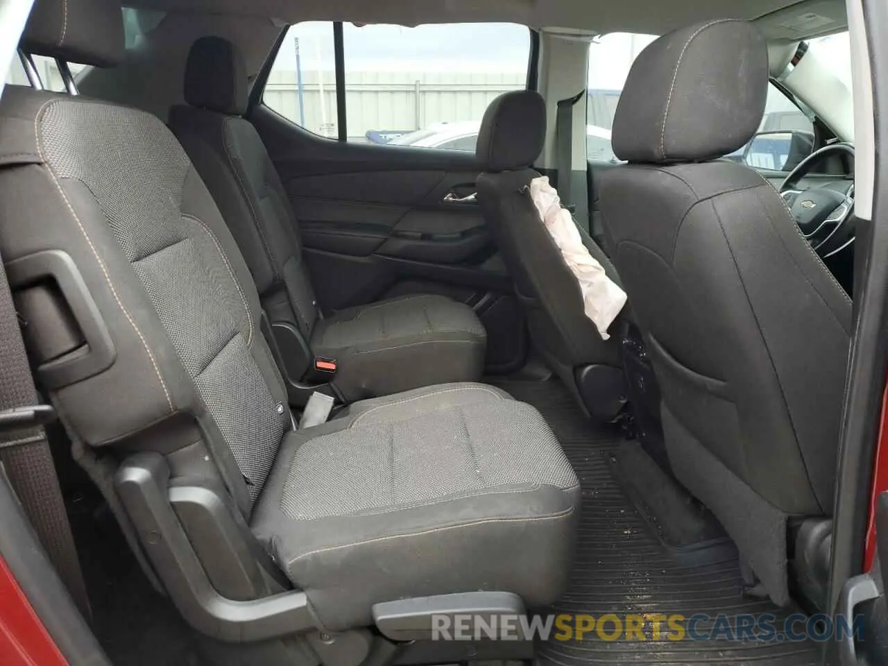 11 Photograph of a damaged car 1GNERGKW0LJ265609 CHEVROLET TRAVERSE 2020