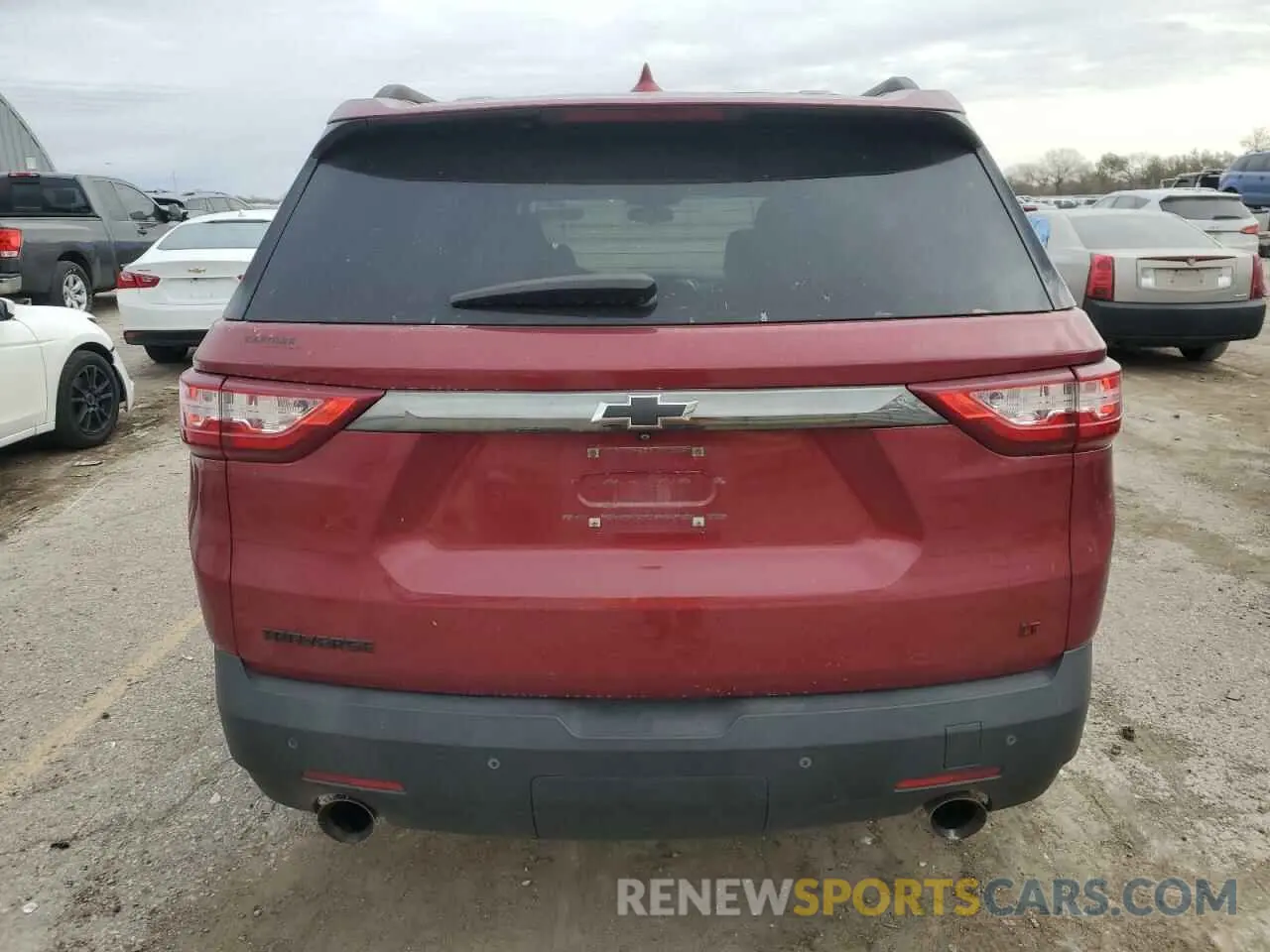 6 Photograph of a damaged car 1GNERGKW0LJ265609 CHEVROLET TRAVERSE 2020