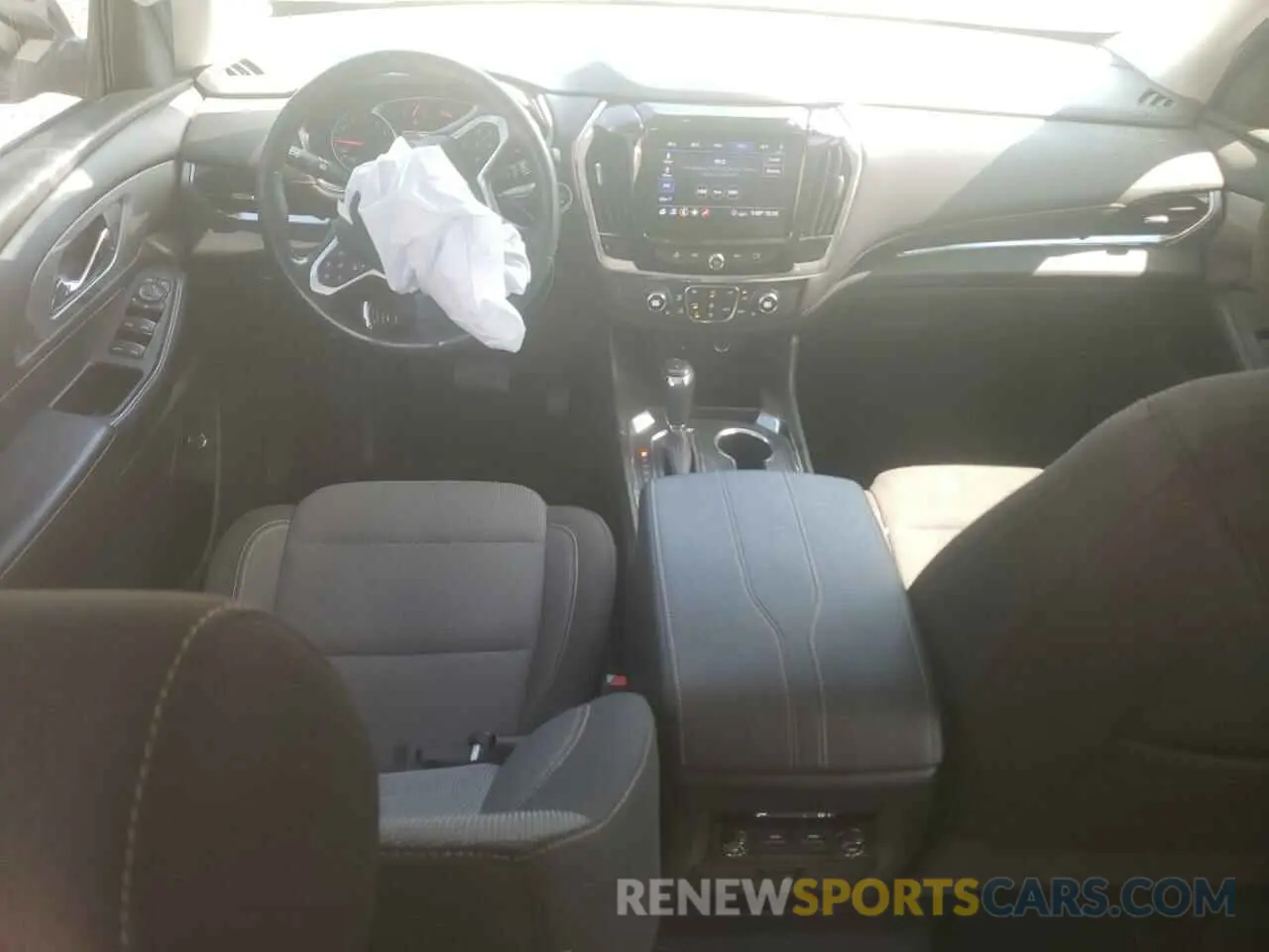 8 Photograph of a damaged car 1GNERGKW0LJ269806 CHEVROLET TRAVERSE 2020