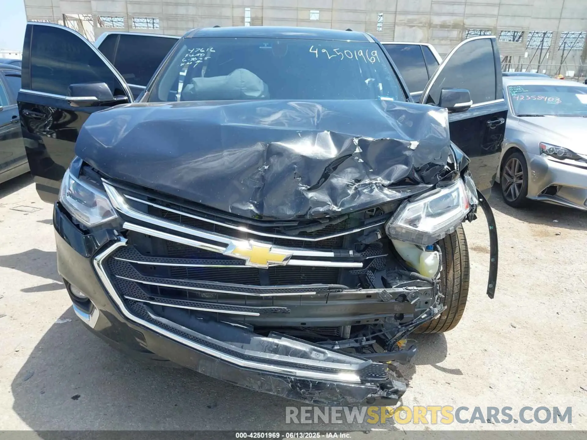 11 Photograph of a damaged car 1GNERGKW0LJ299498 CHEVROLET TRAVERSE 2020