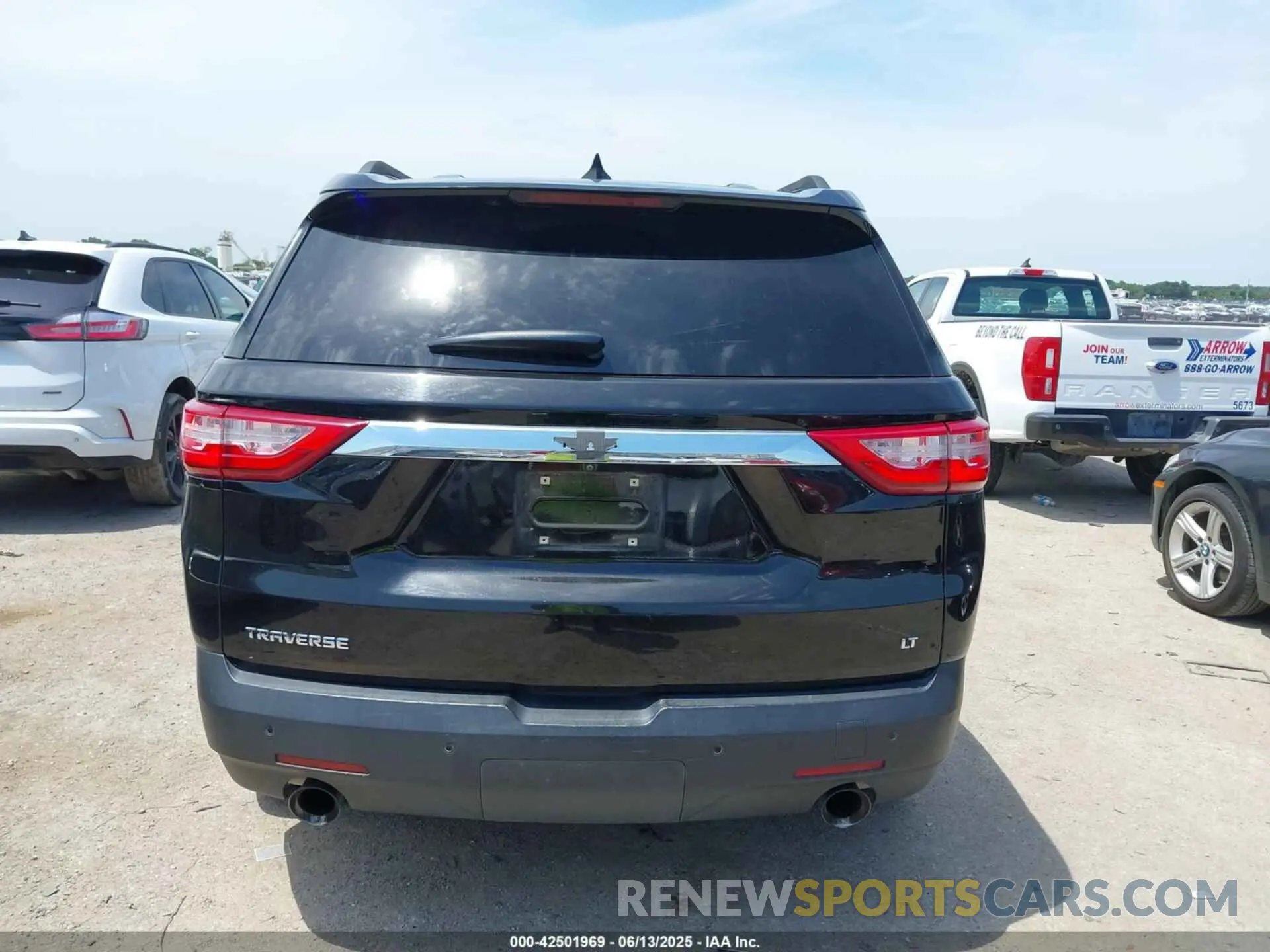 15 Photograph of a damaged car 1GNERGKW0LJ299498 CHEVROLET TRAVERSE 2020