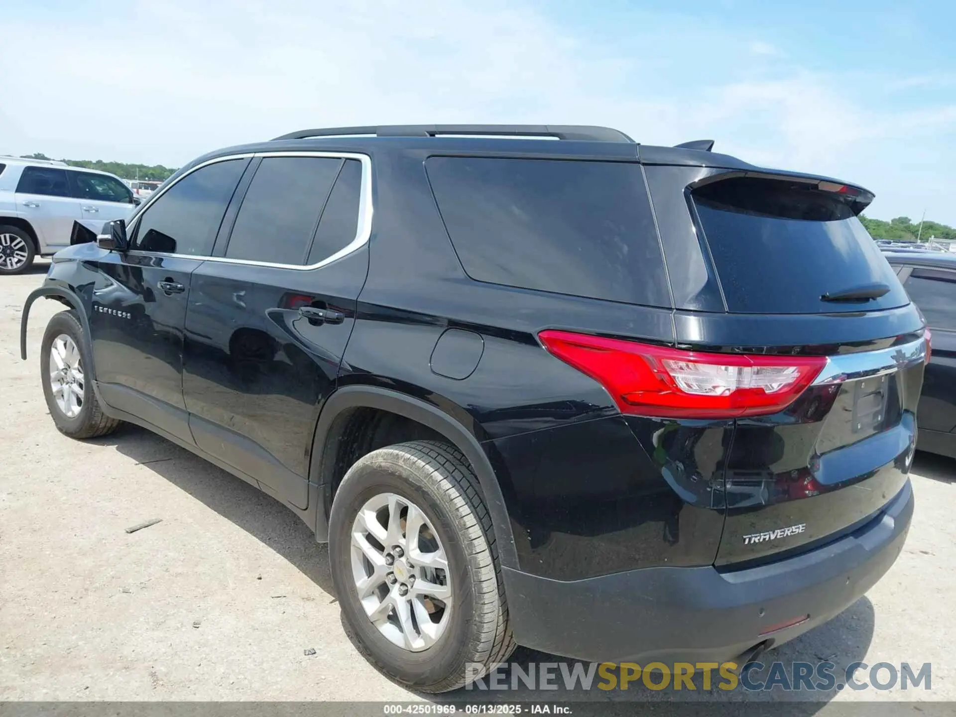 3 Photograph of a damaged car 1GNERGKW0LJ299498 CHEVROLET TRAVERSE 2020