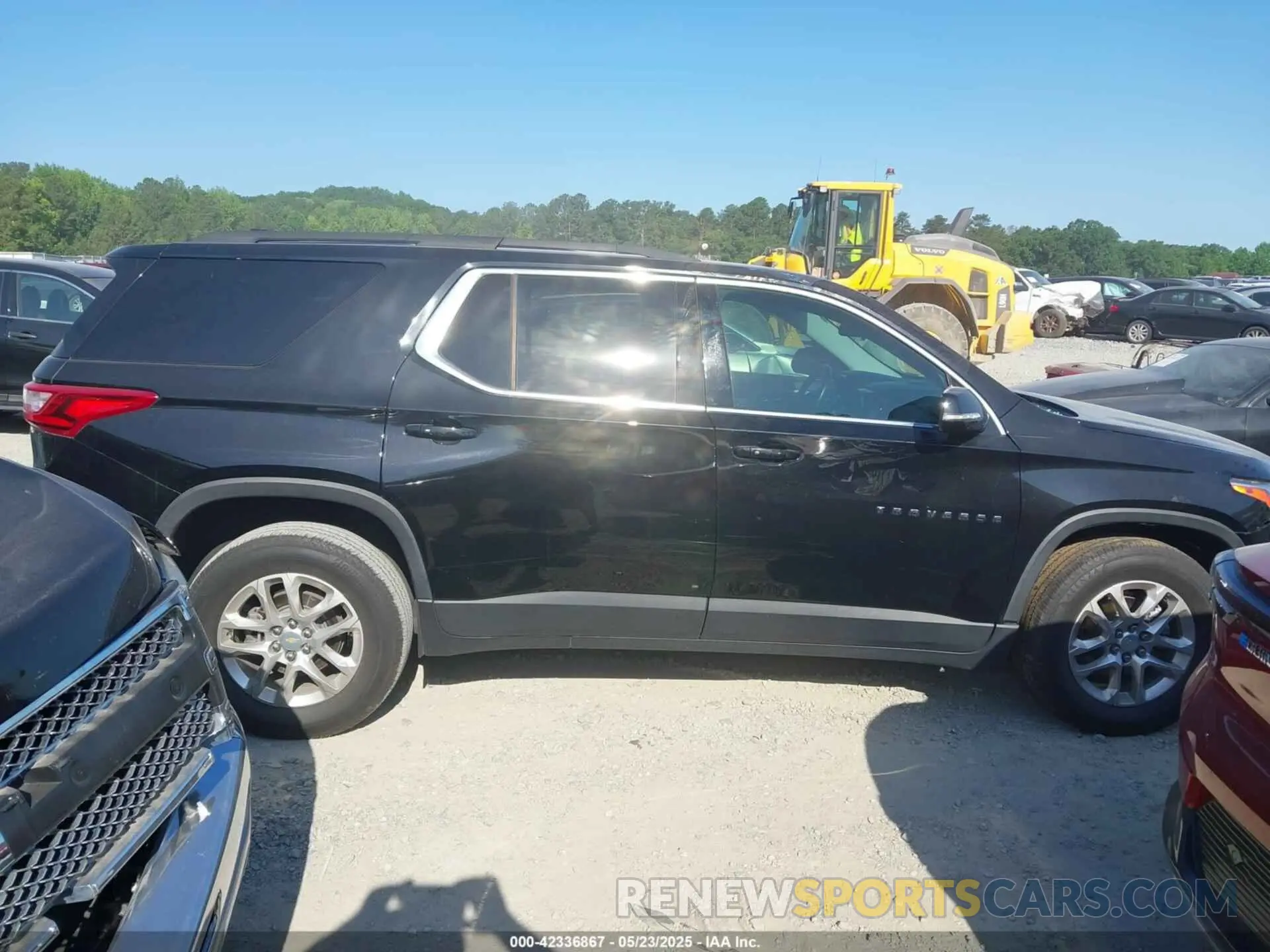 13 Photograph of a damaged car 1GNERGKW0LJ305039 CHEVROLET TRAVERSE 2020