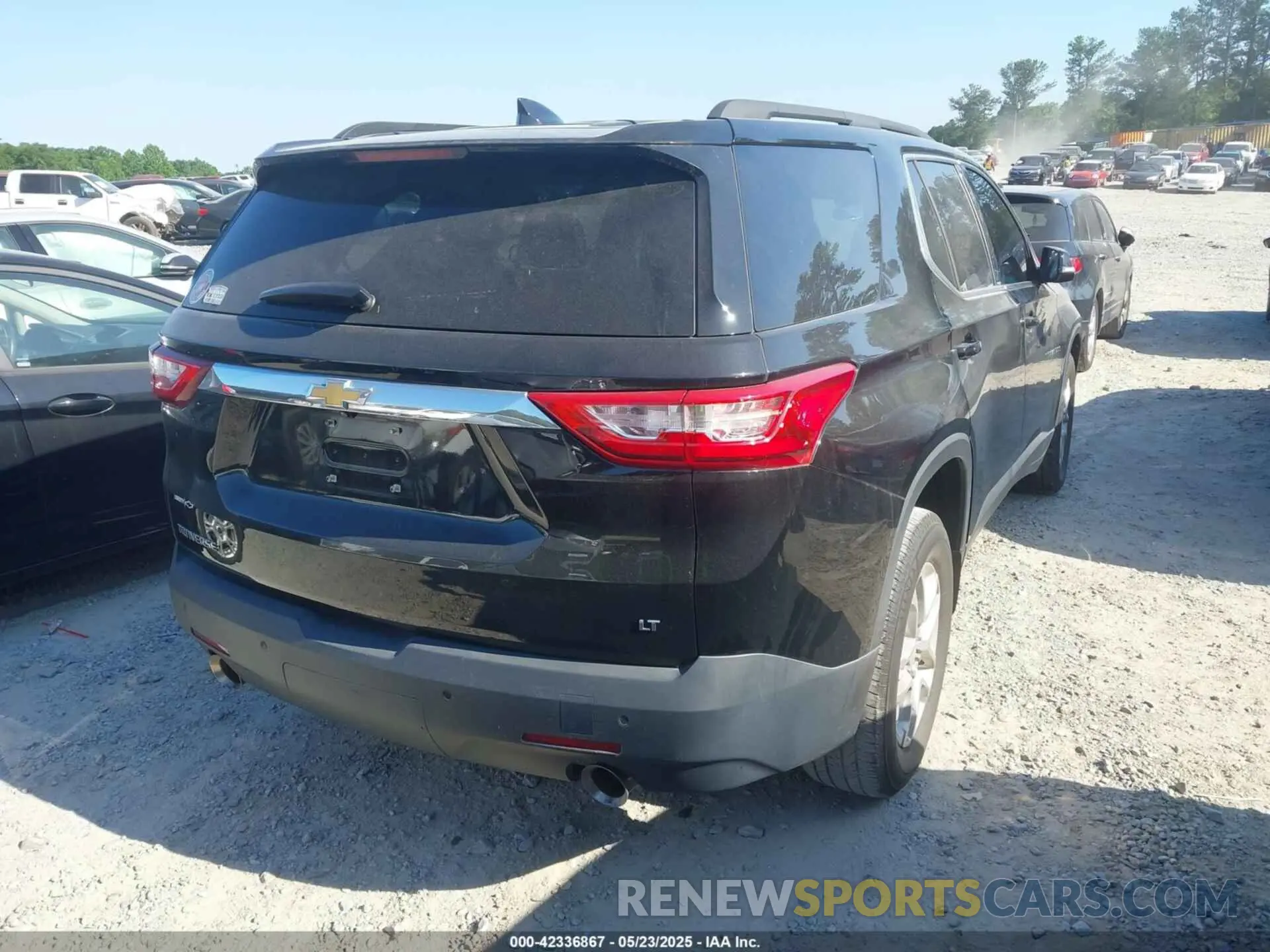 4 Photograph of a damaged car 1GNERGKW0LJ305039 CHEVROLET TRAVERSE 2020