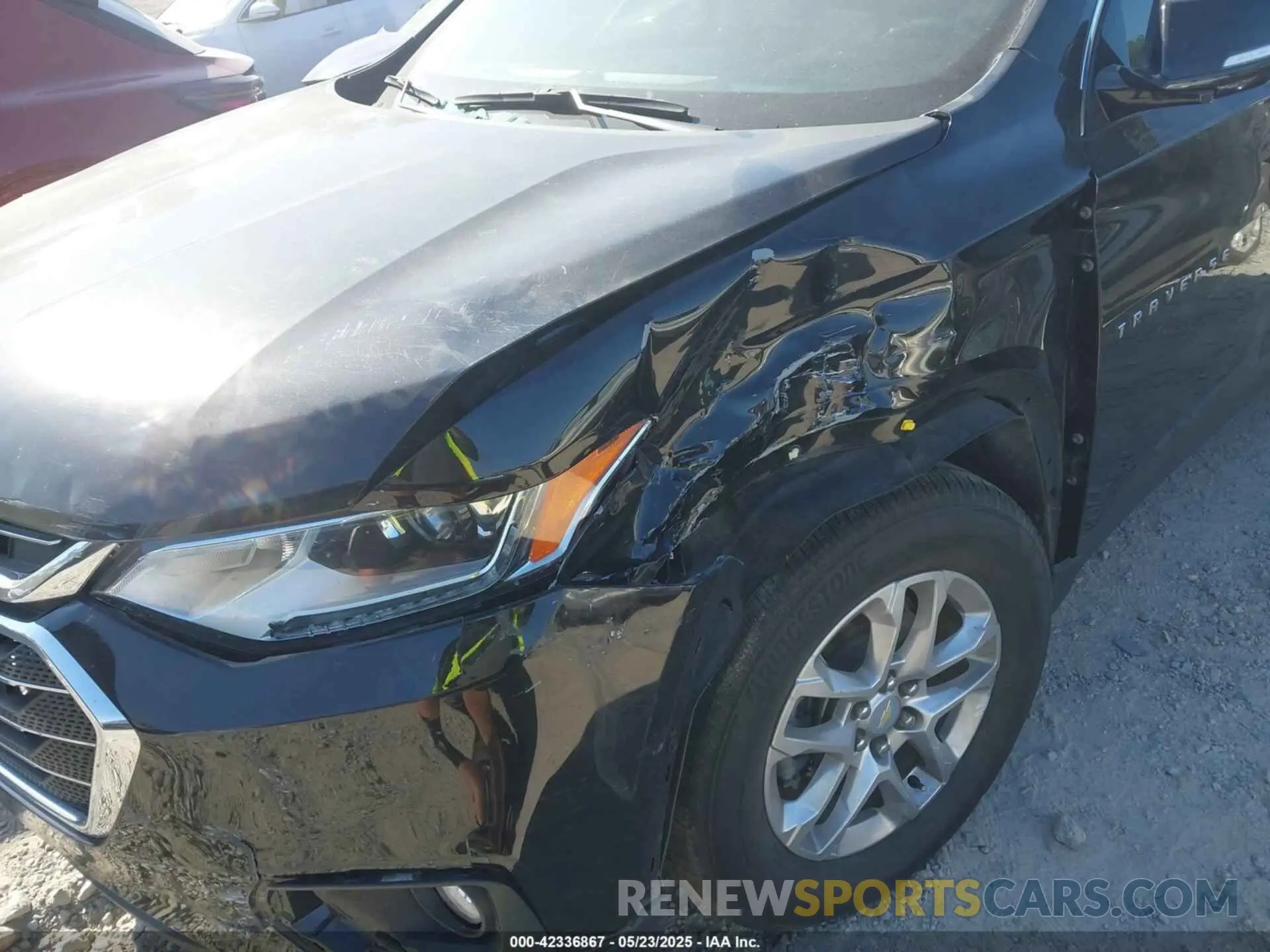 6 Photograph of a damaged car 1GNERGKW0LJ305039 CHEVROLET TRAVERSE 2020
