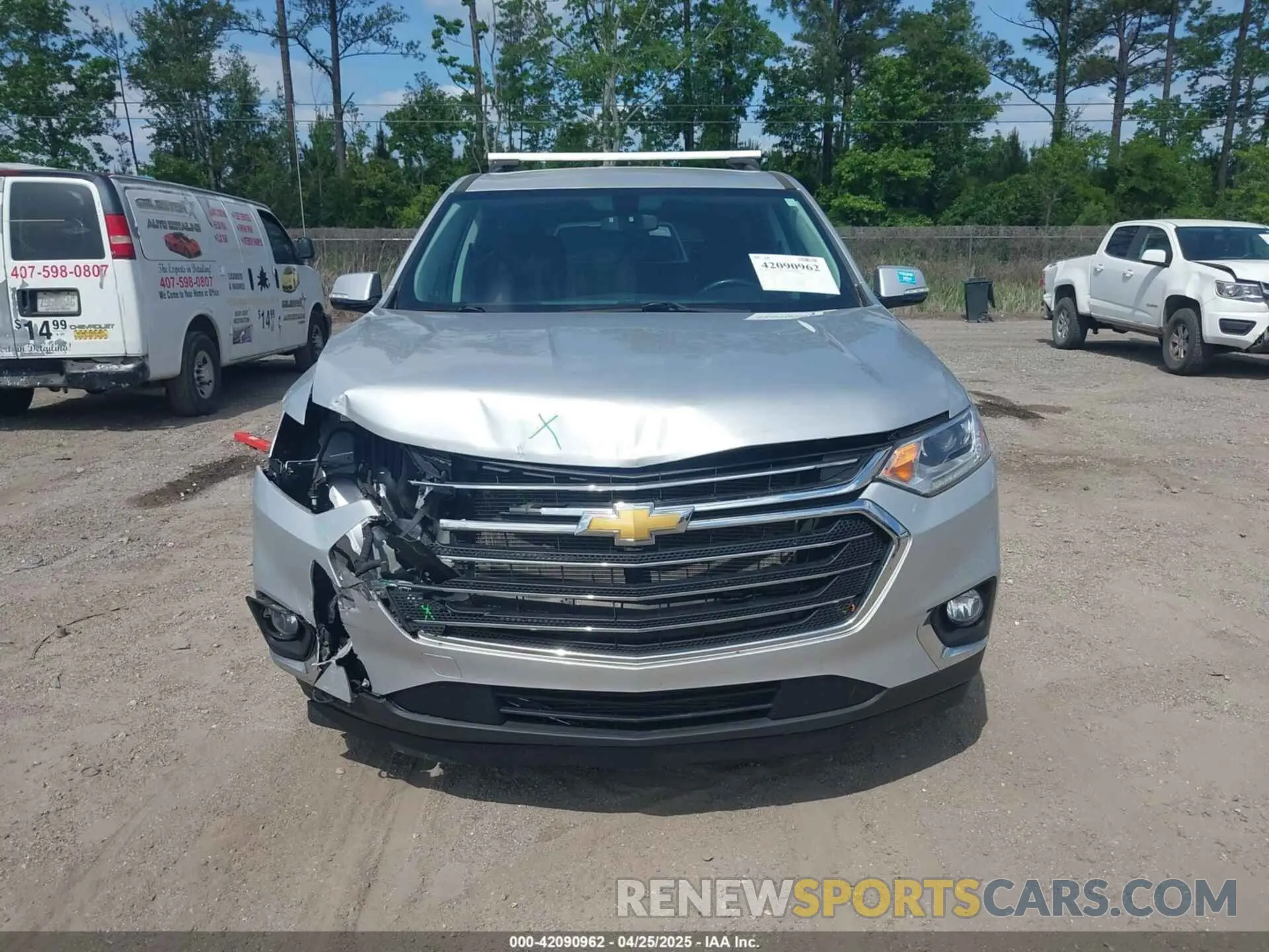 12 Photograph of a damaged car 1GNERGKW0LJ306000 CHEVROLET TRAVERSE 2020