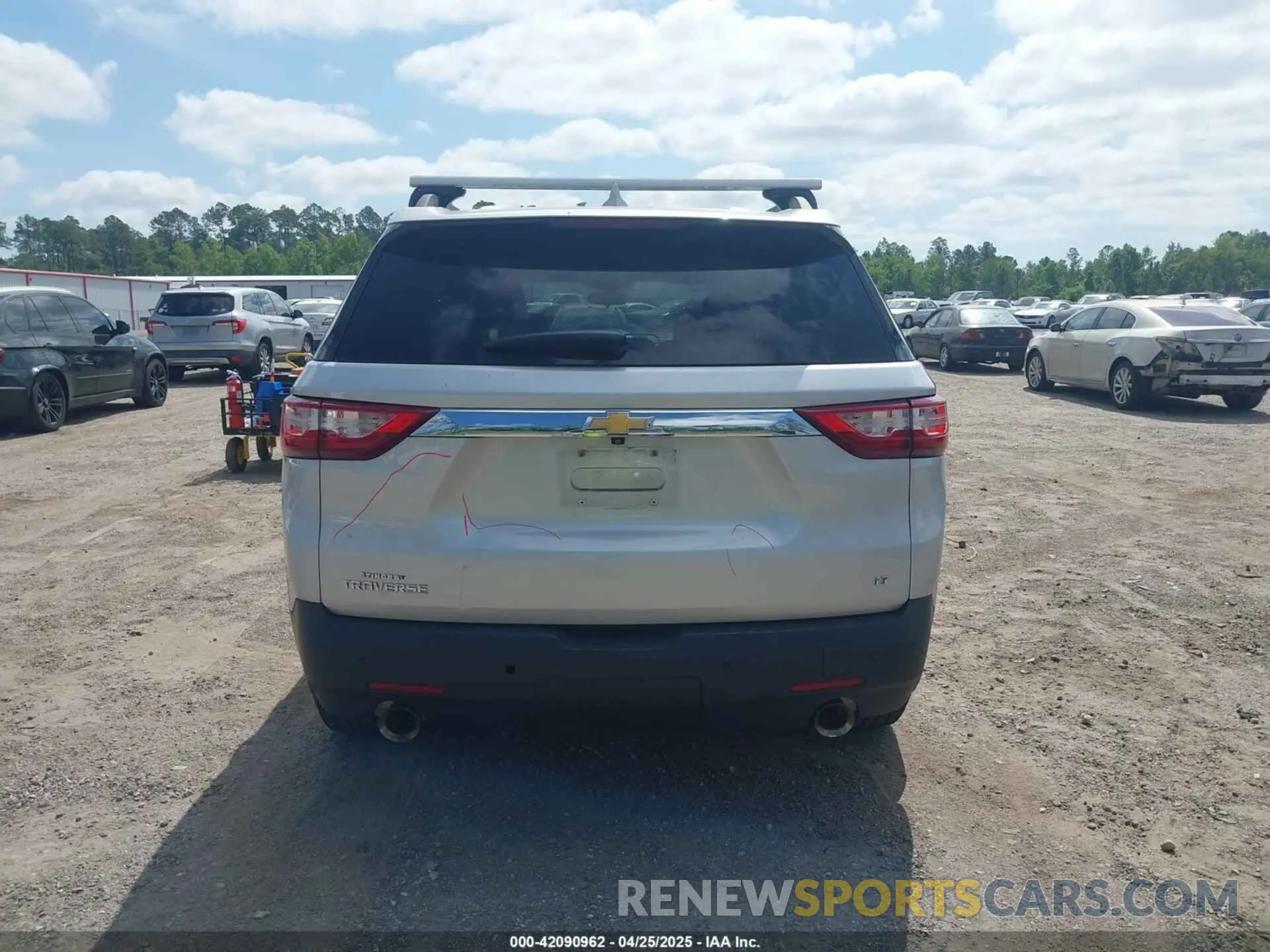 16 Photograph of a damaged car 1GNERGKW0LJ306000 CHEVROLET TRAVERSE 2020