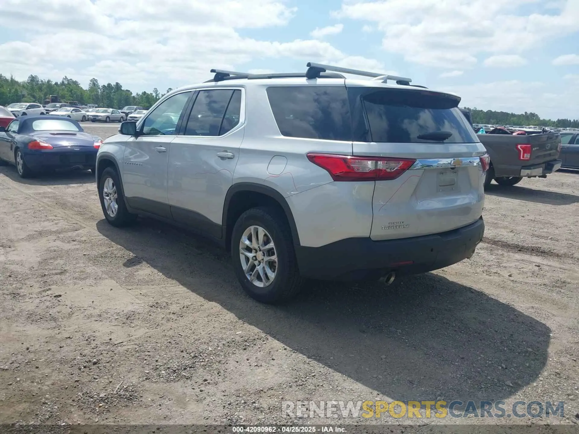 3 Photograph of a damaged car 1GNERGKW0LJ306000 CHEVROLET TRAVERSE 2020
