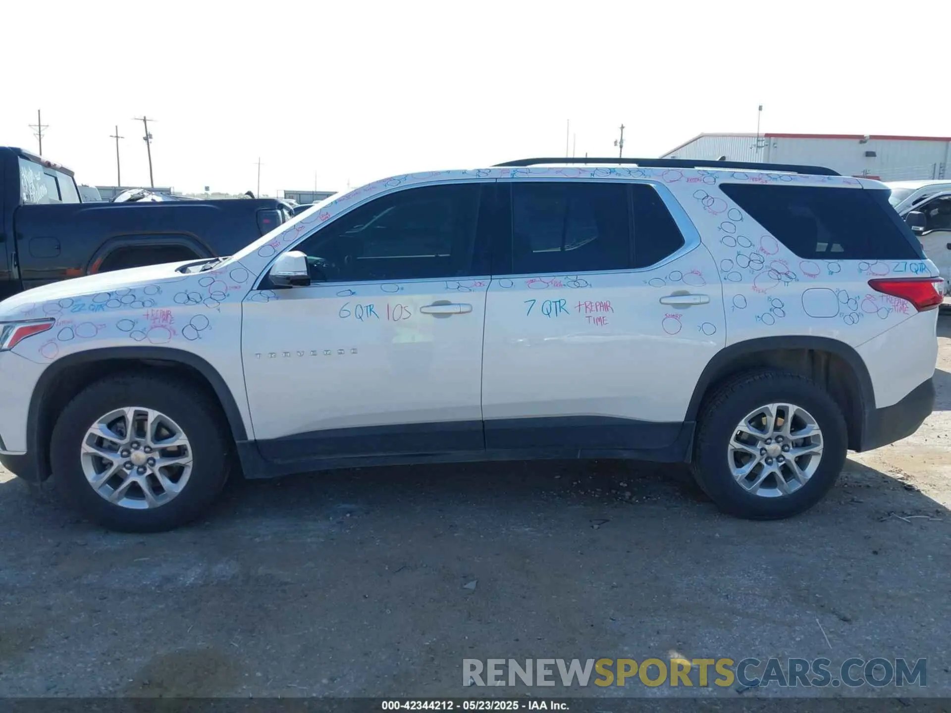 14 Photograph of a damaged car 1GNERGKW0LJ313013 CHEVROLET TRAVERSE 2020