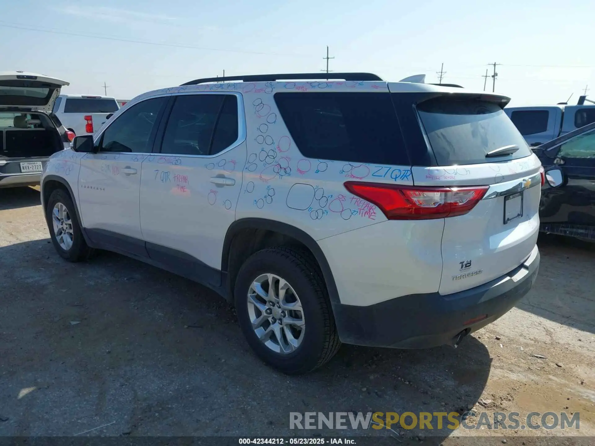 3 Photograph of a damaged car 1GNERGKW0LJ313013 CHEVROLET TRAVERSE 2020
