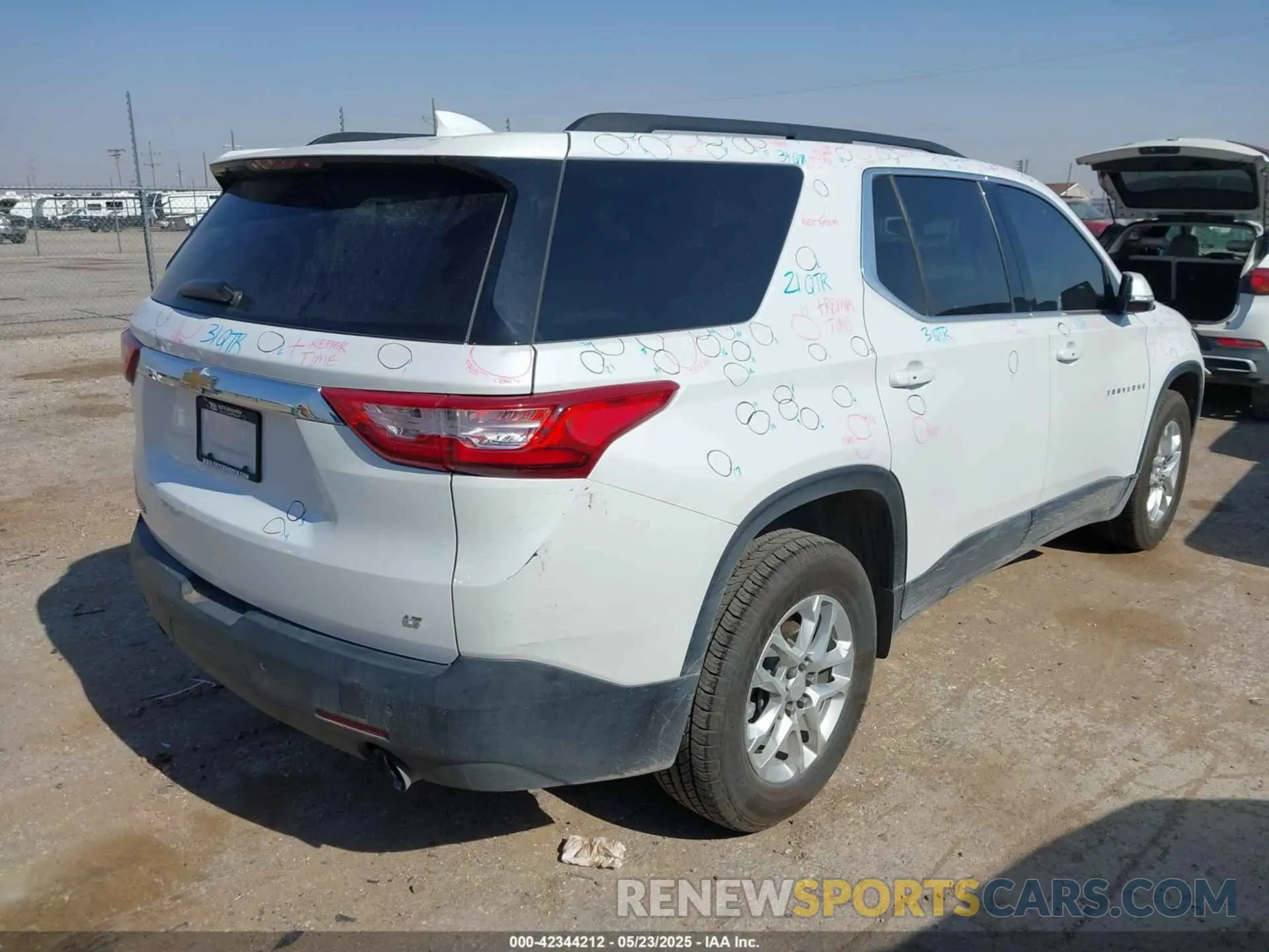 4 Photograph of a damaged car 1GNERGKW0LJ313013 CHEVROLET TRAVERSE 2020