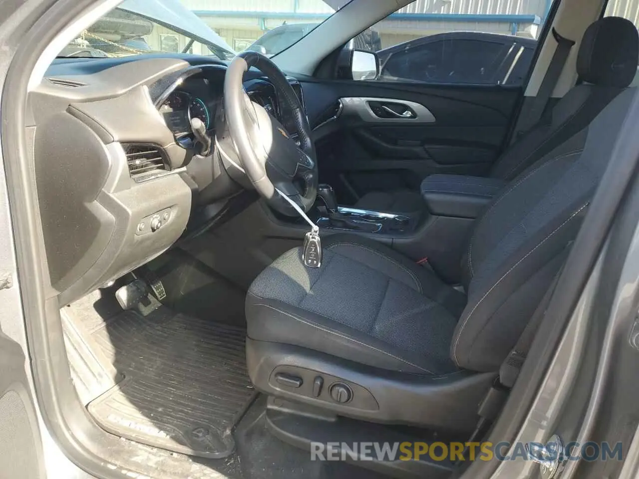 7 Photograph of a damaged car 1GNERGKW0LJ317868 CHEVROLET TRAVERSE 2020