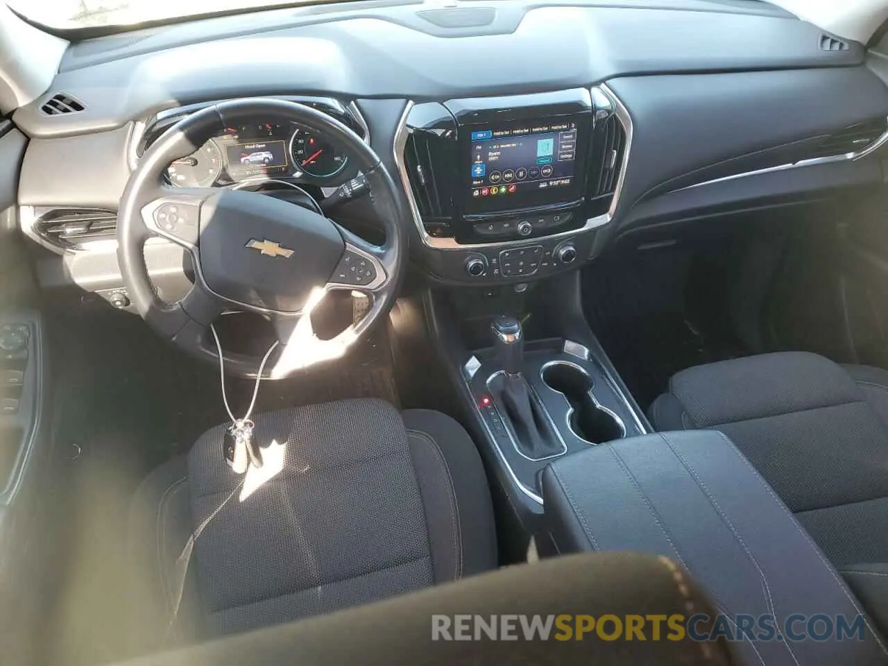 8 Photograph of a damaged car 1GNERGKW0LJ317868 CHEVROLET TRAVERSE 2020