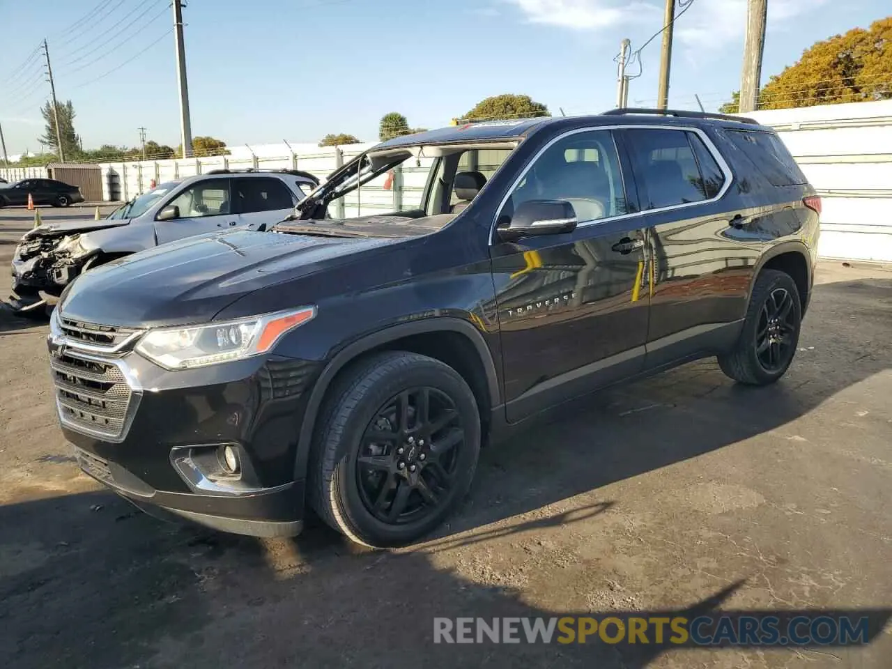 1 Photograph of a damaged car 1GNERGKW0LJ323783 CHEVROLET TRAVERSE 2020