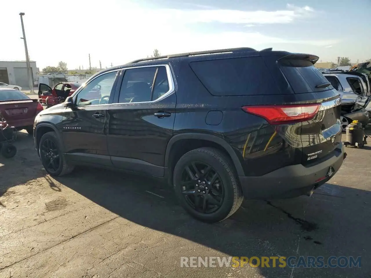2 Photograph of a damaged car 1GNERGKW0LJ323783 CHEVROLET TRAVERSE 2020
